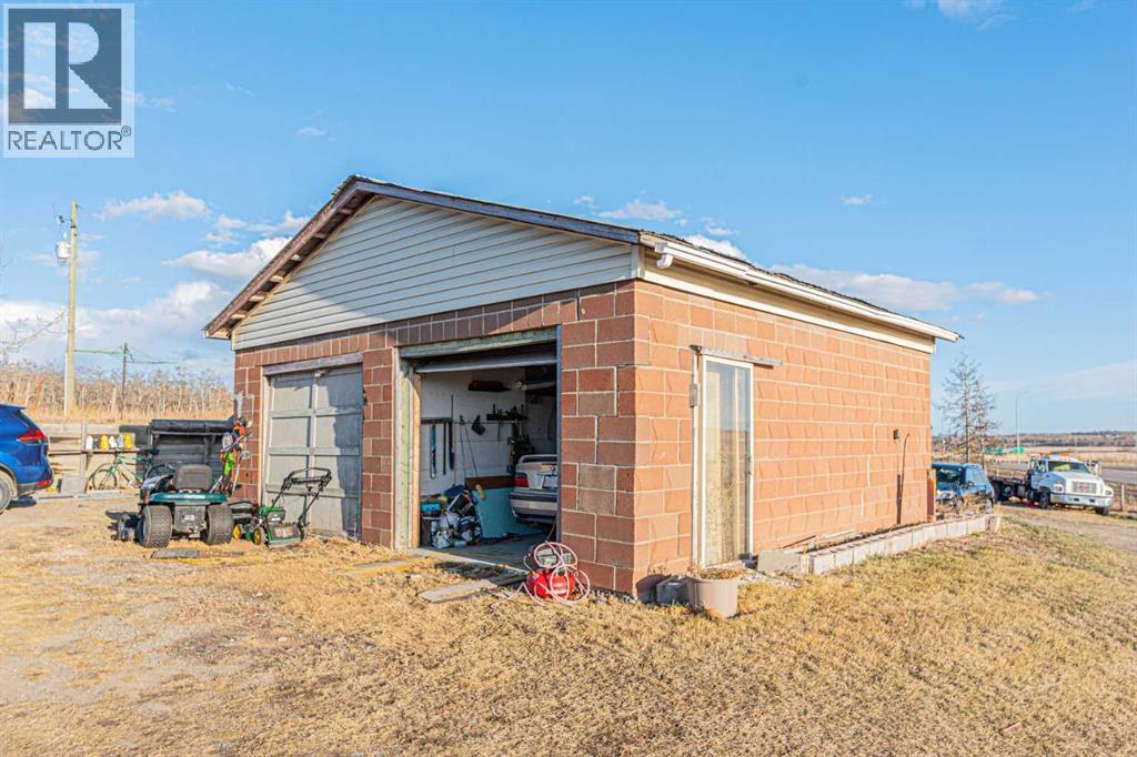 Photo 10 of 266110 1014 Drive E, Rural Foothills County AB