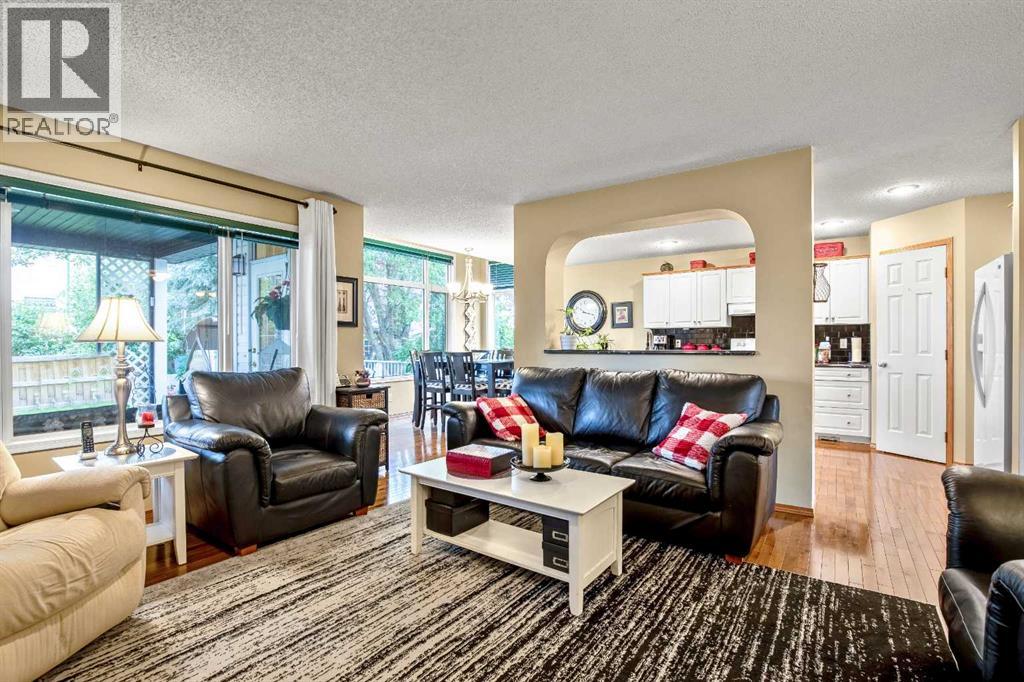 Photo 10 of 25 Country Hills Gate Nw, Calgary AB
