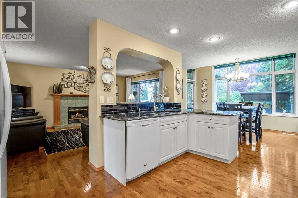 Photo 8 of 25 Country Hills Gate Nw, Calgary AB