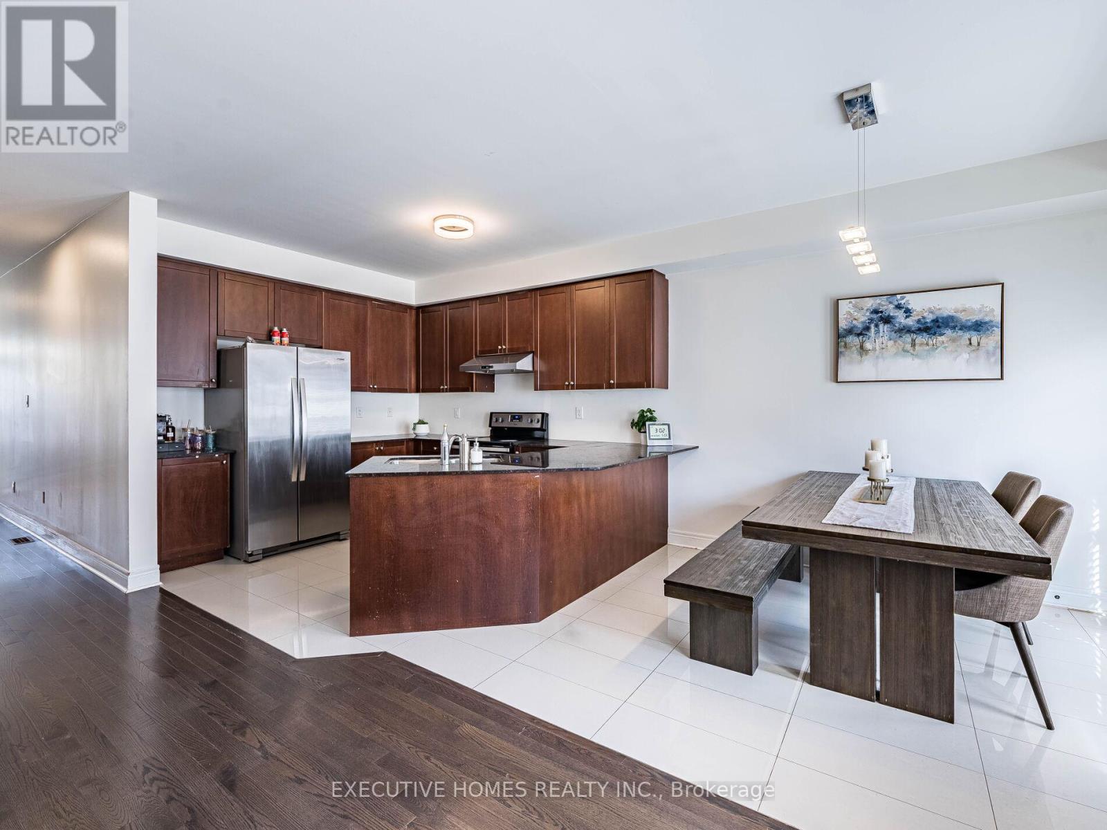 Photo 10 of 15 Lowther Avenue, Richmond Hill ON