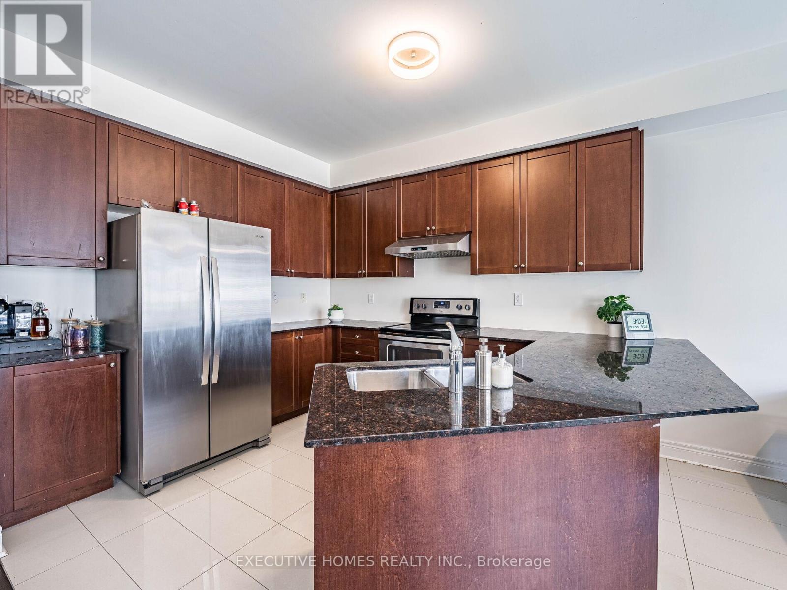 Photo 11 of 15 Lowther Avenue, Richmond Hill ON