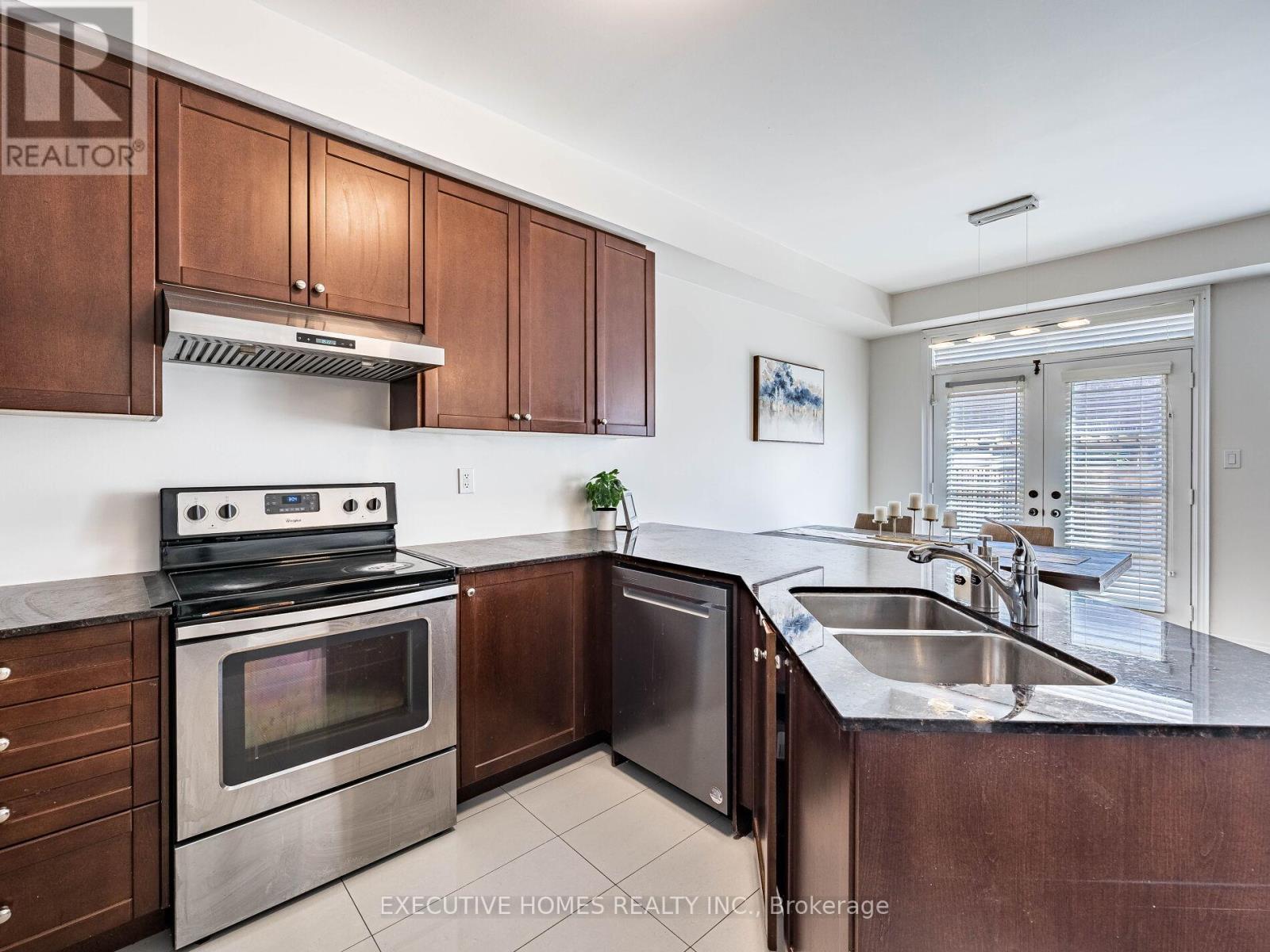 Photo 13 of 15 Lowther Avenue, Richmond Hill ON
