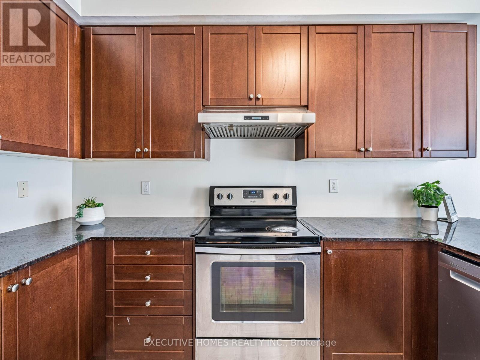 Photo 15 of 15 Lowther Avenue, Richmond Hill ON