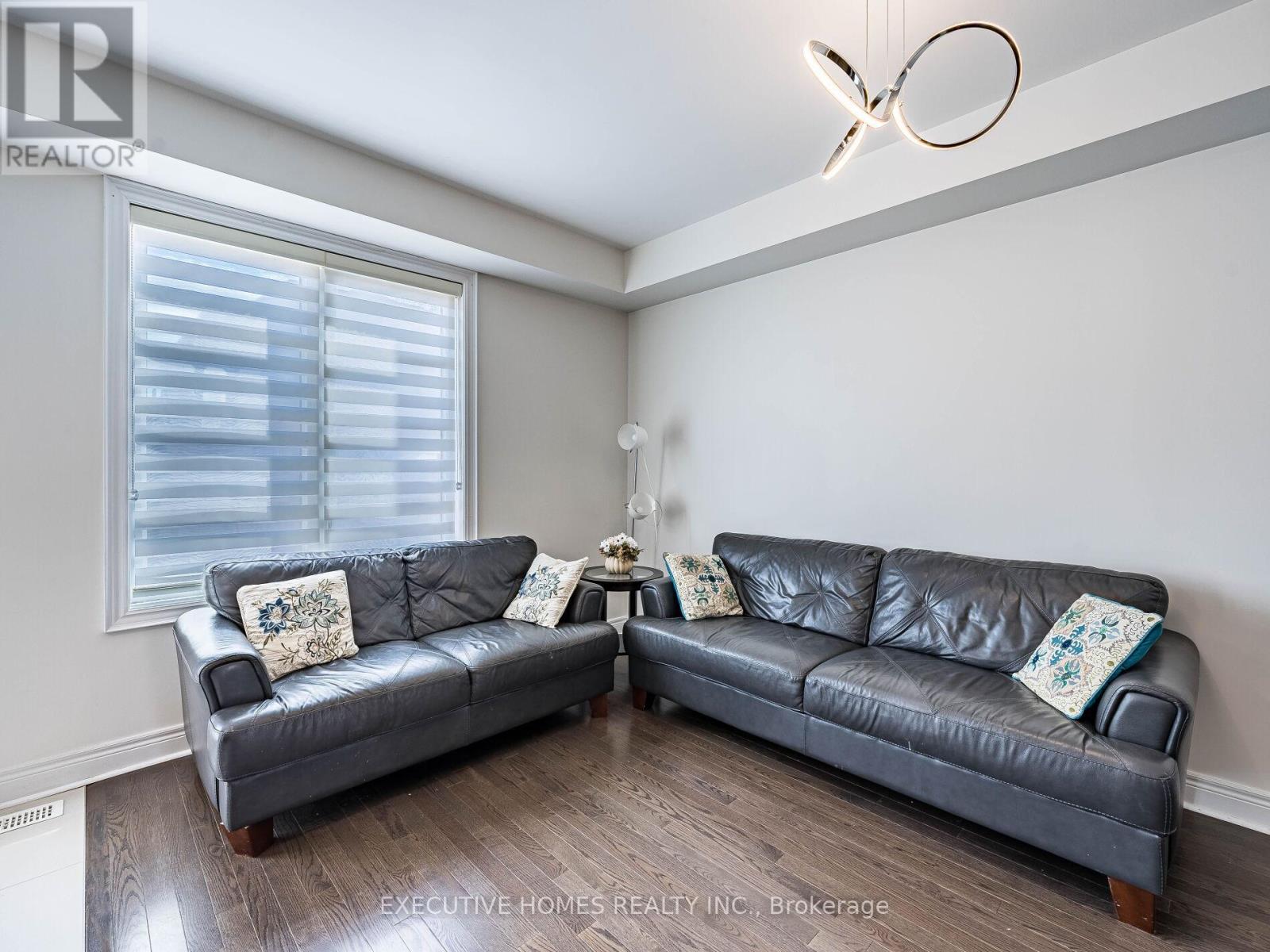 Photo 16 of 15 Lowther Avenue, Richmond Hill ON