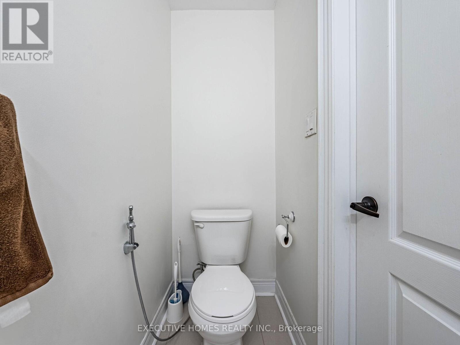 Photo 18 of 15 Lowther Avenue, Richmond Hill ON