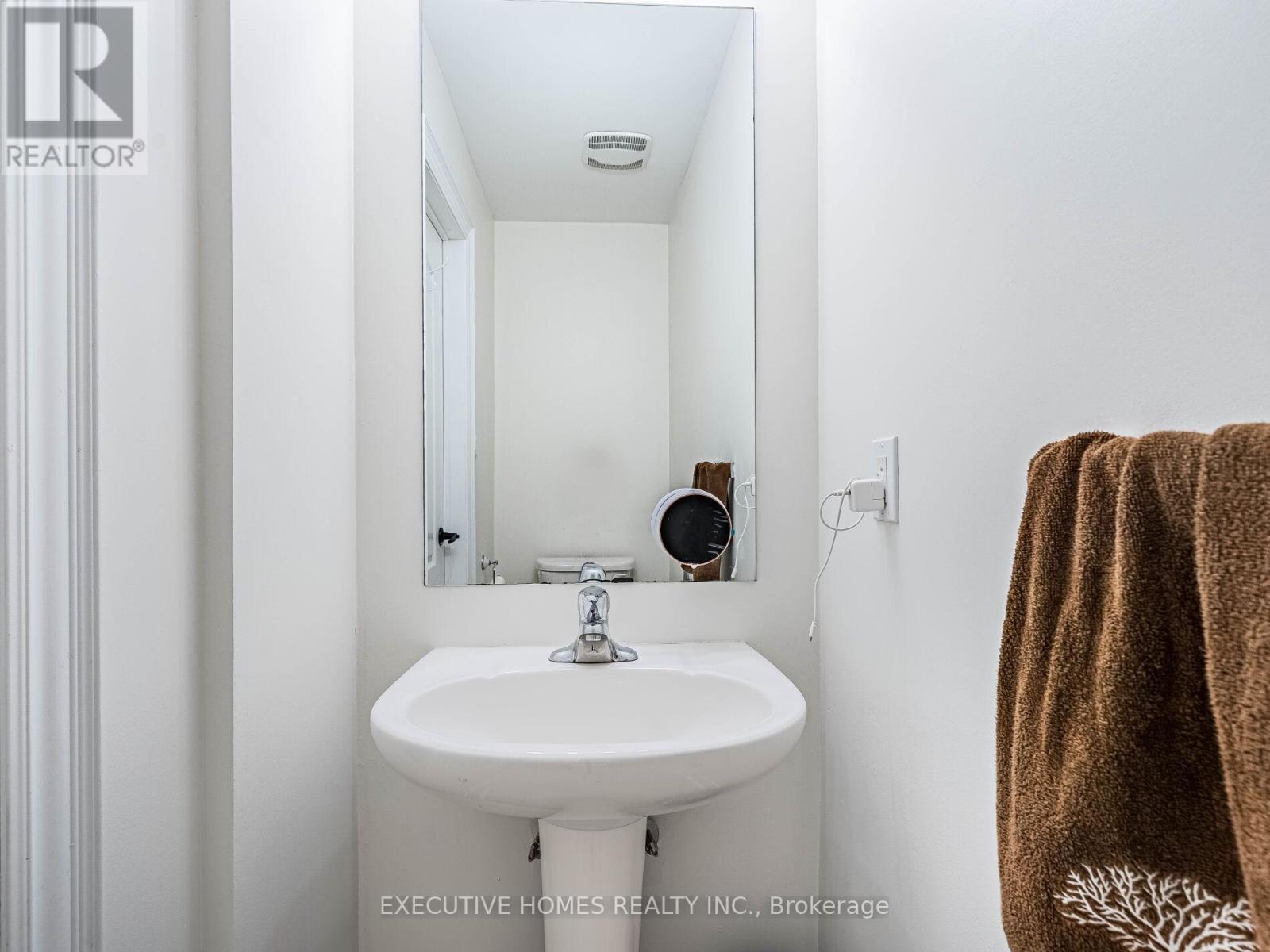 Photo 19 of 15 Lowther Avenue, Richmond Hill ON