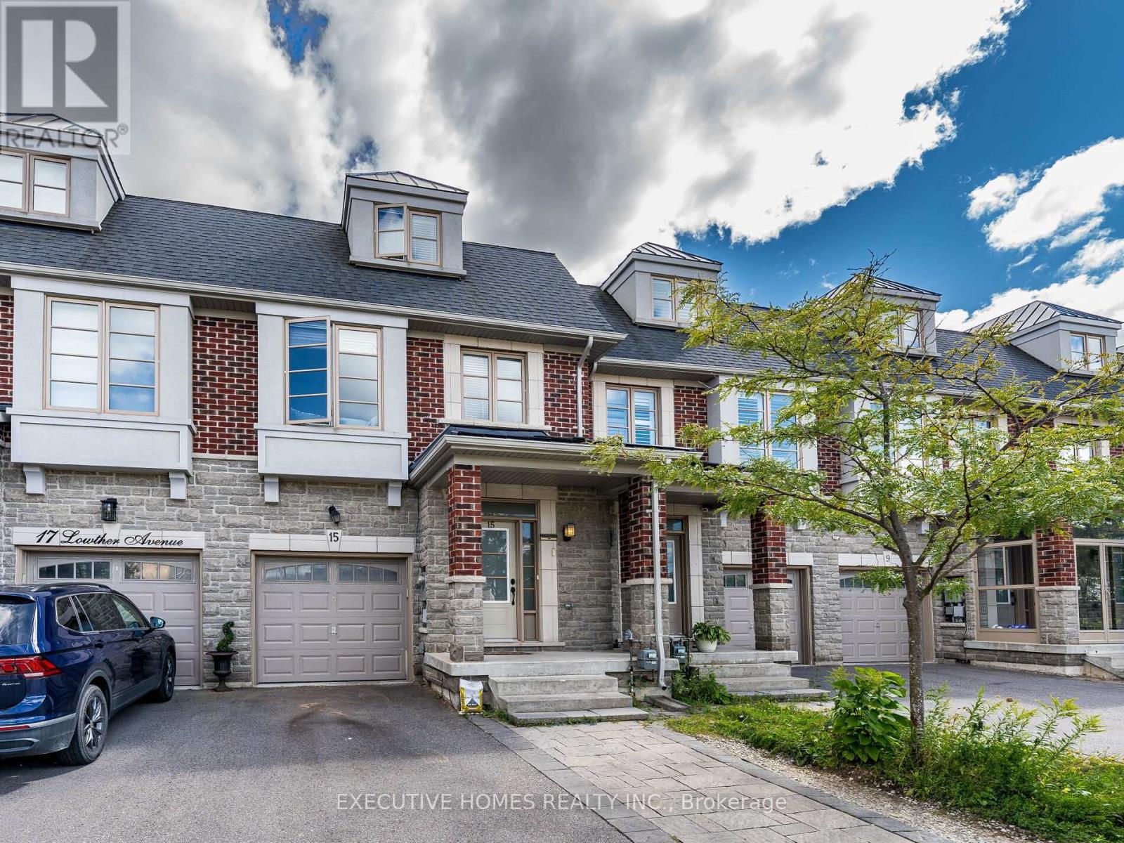 Photo 2 of 15 Lowther Avenue, Richmond Hill ON