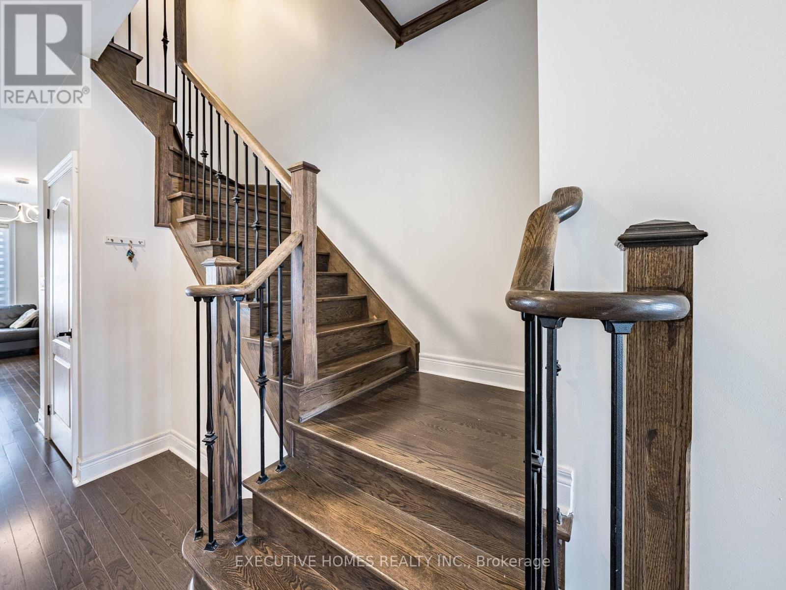 Photo 20 of 15 Lowther Avenue, Richmond Hill ON