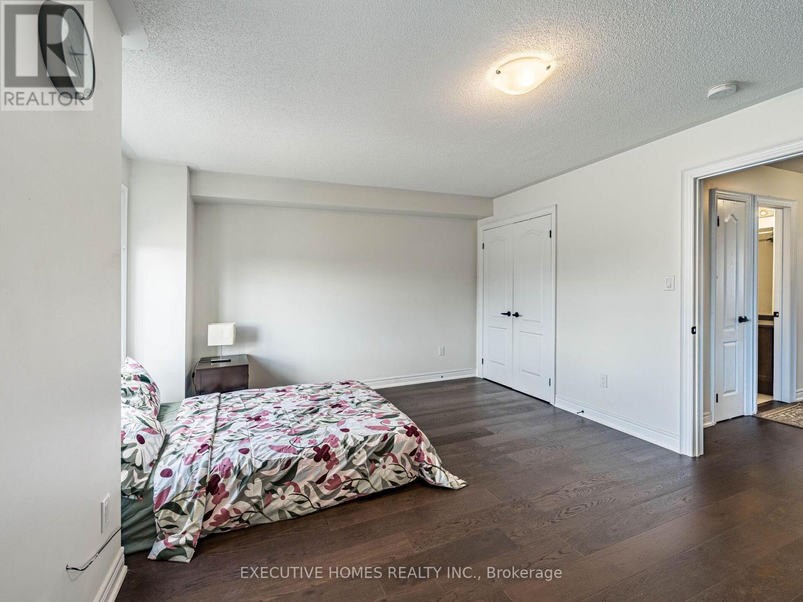 Photo 23 of 15 Lowther Avenue, Richmond Hill ON