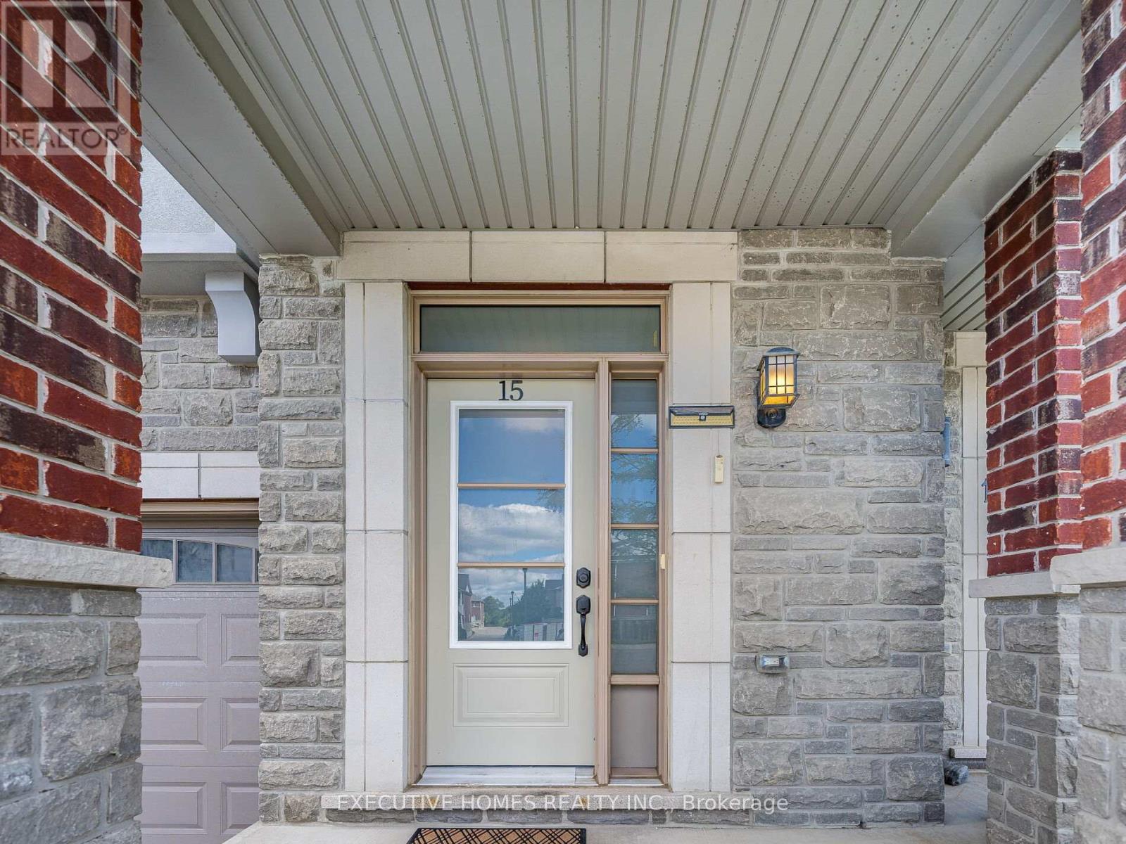 Photo 3 of 15 Lowther Avenue, Richmond Hill ON