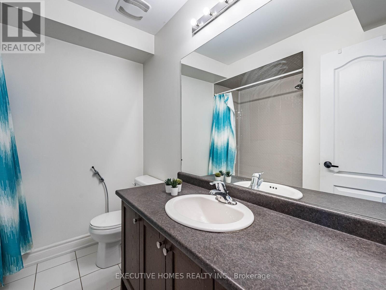 Photo 32 of 15 Lowther Avenue, Richmond Hill ON