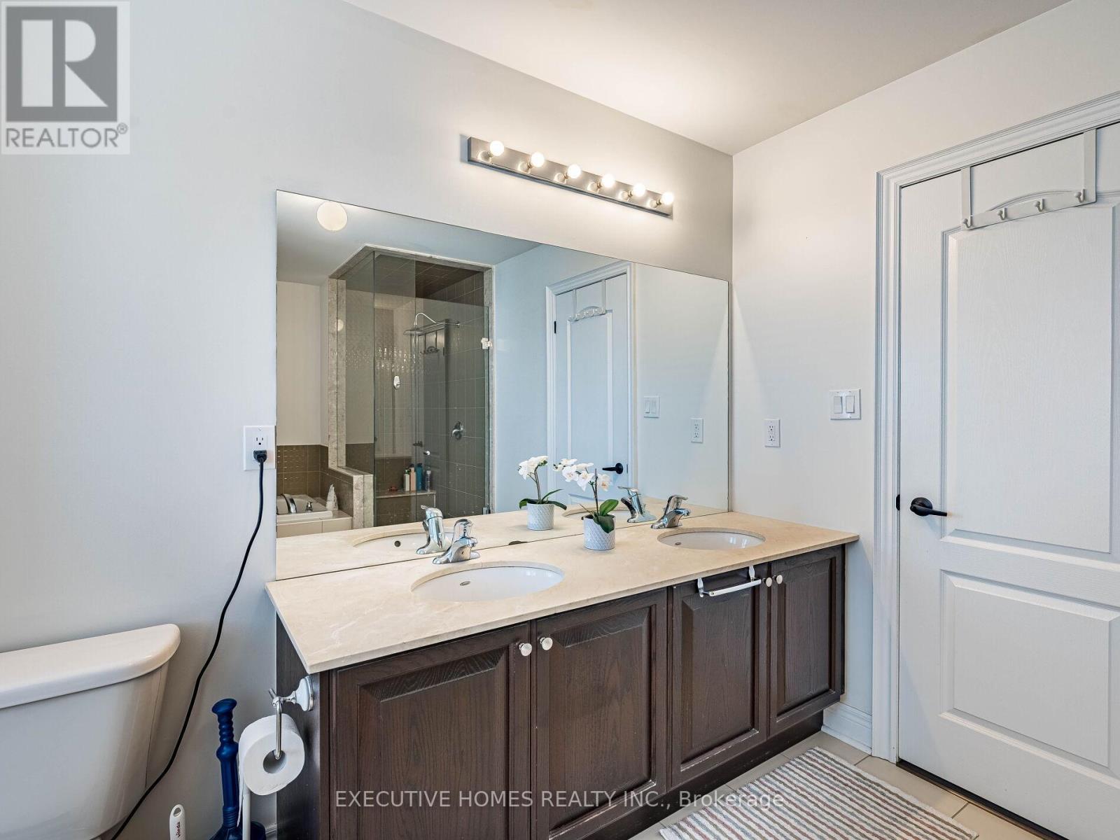Photo 41 of 15 Lowther Avenue, Richmond Hill ON