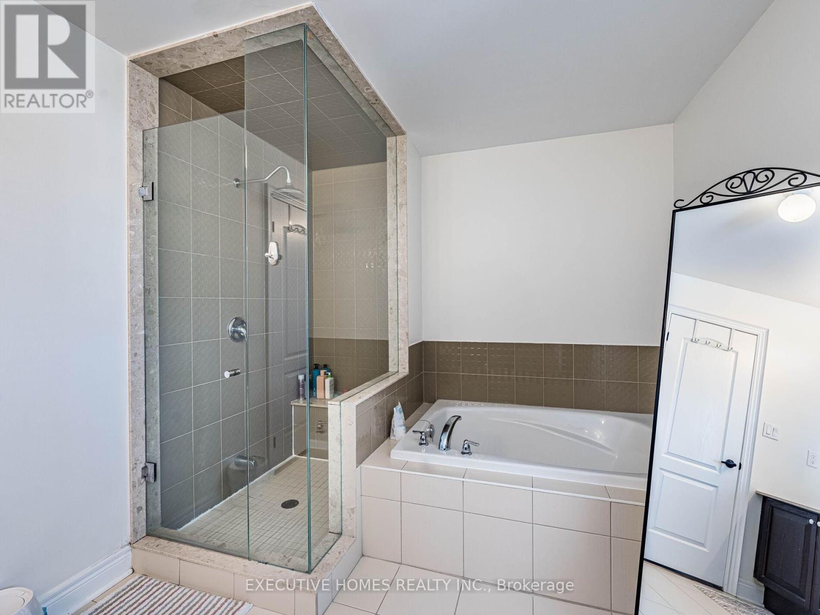 Photo 42 of 15 Lowther Avenue, Richmond Hill ON