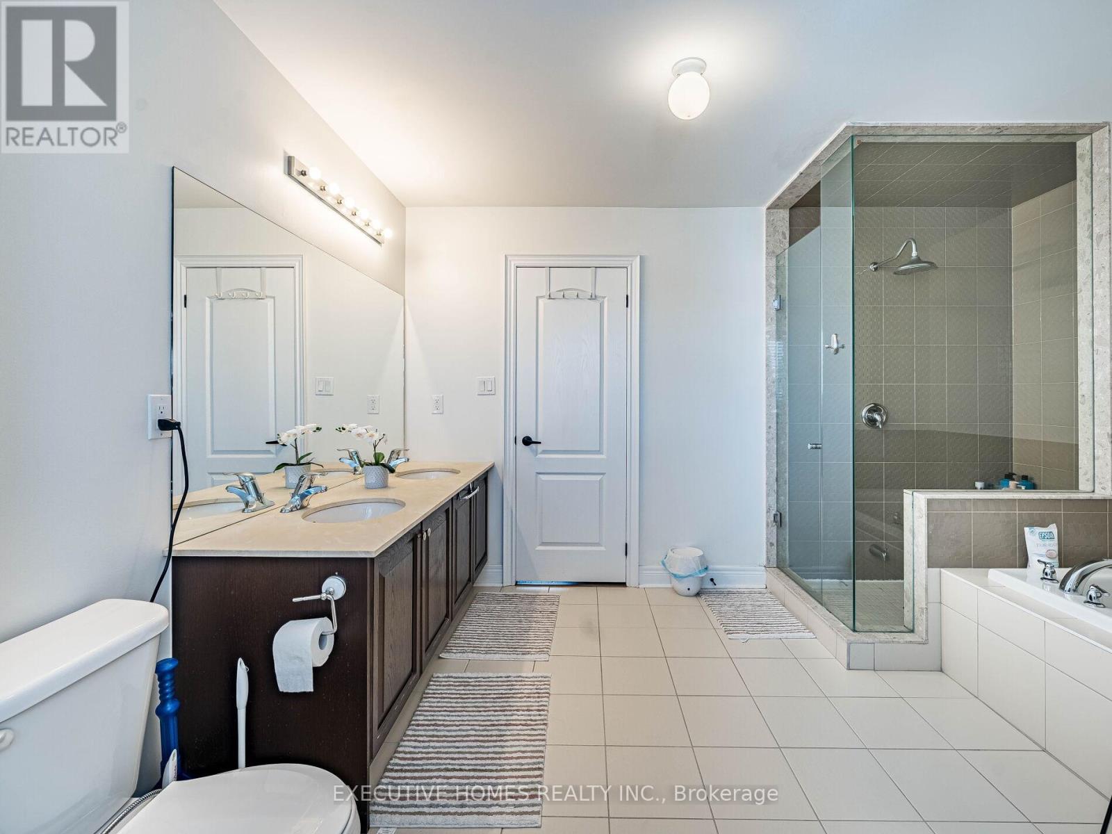 Photo 43 of 15 Lowther Avenue, Richmond Hill ON