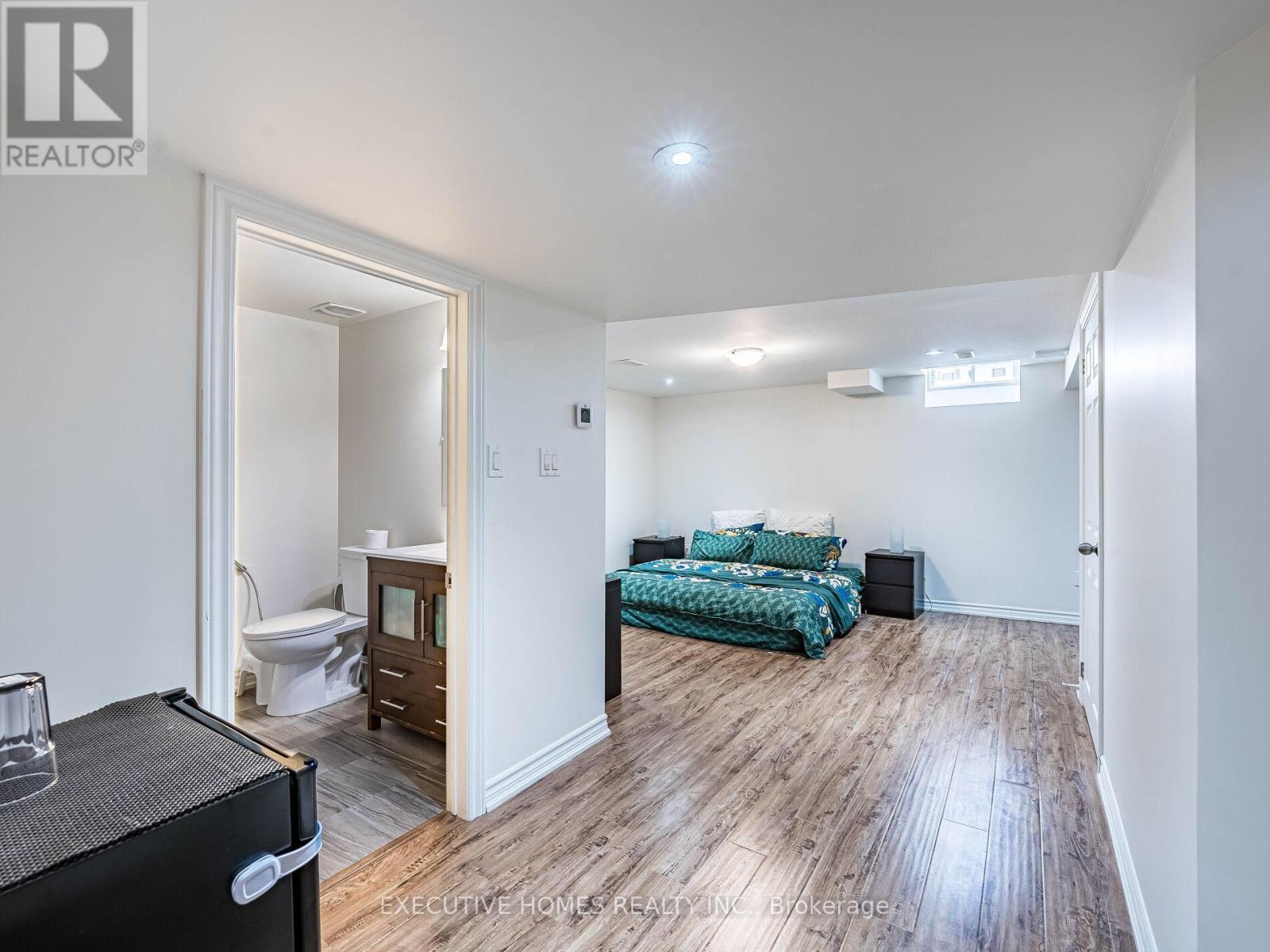 Photo 44 of 15 Lowther Avenue, Richmond Hill ON