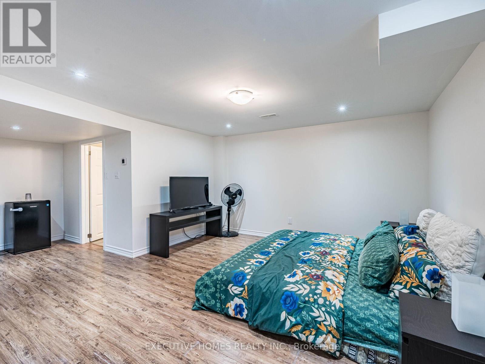 Photo 45 of 15 Lowther Avenue, Richmond Hill ON