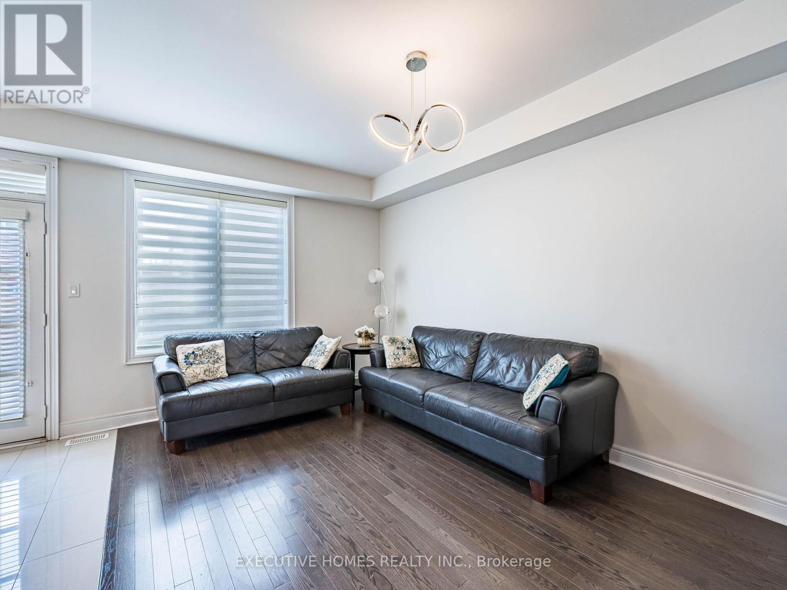 Photo 7 of 15 Lowther Avenue, Richmond Hill ON