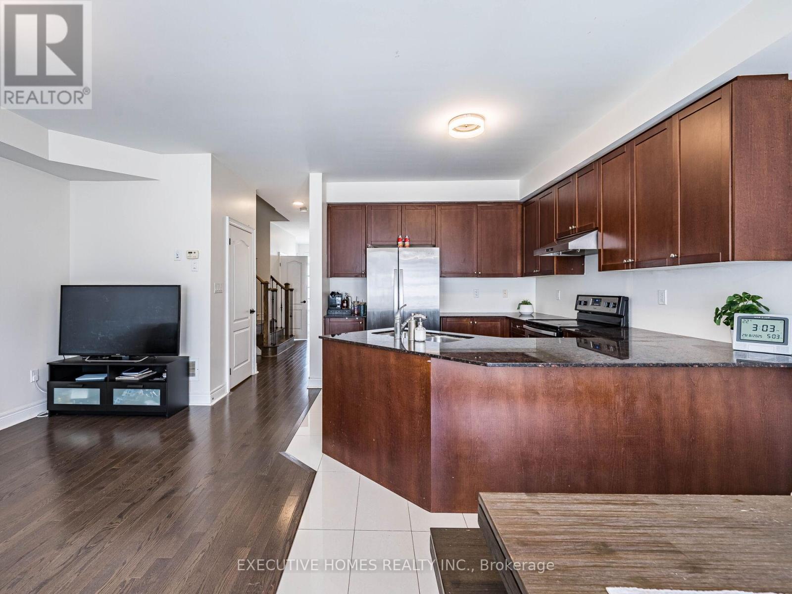Photo 8 of 15 Lowther Avenue, Richmond Hill ON