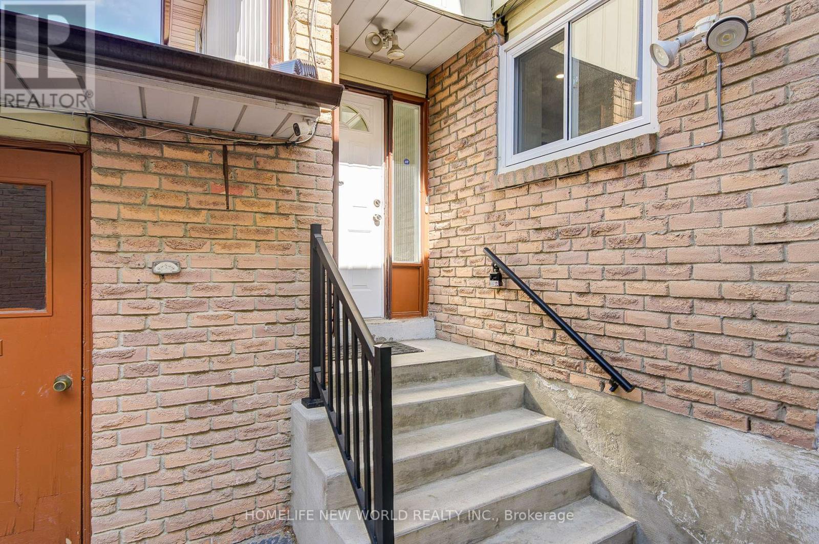 Photo 3 of 29 Puma Drive, Toronto ON