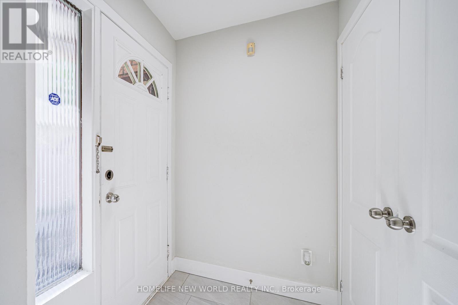 Photo 4 of 29 Puma Drive, Toronto ON