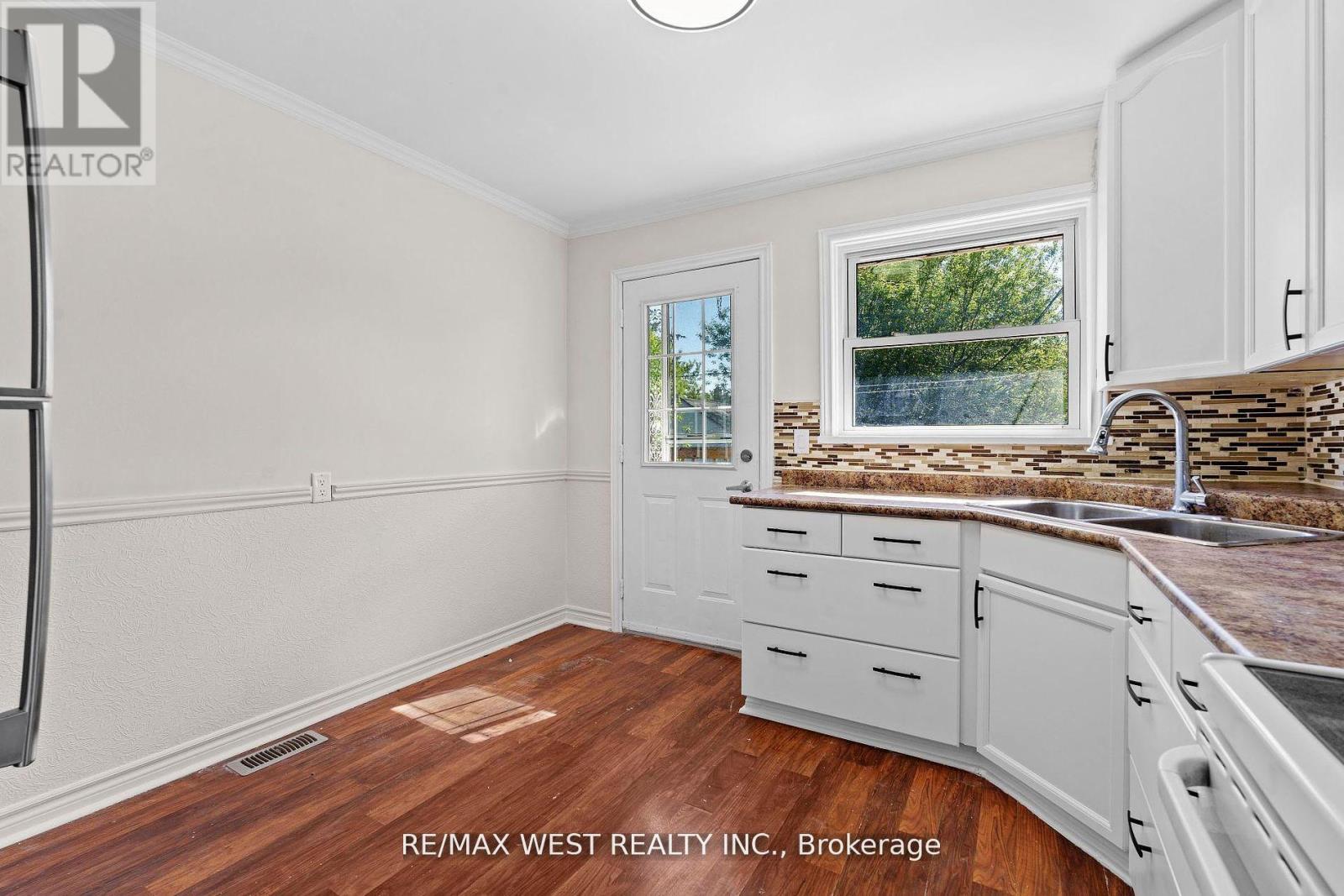 Photo 8 of Main 145 First Avenue, Kingston ON