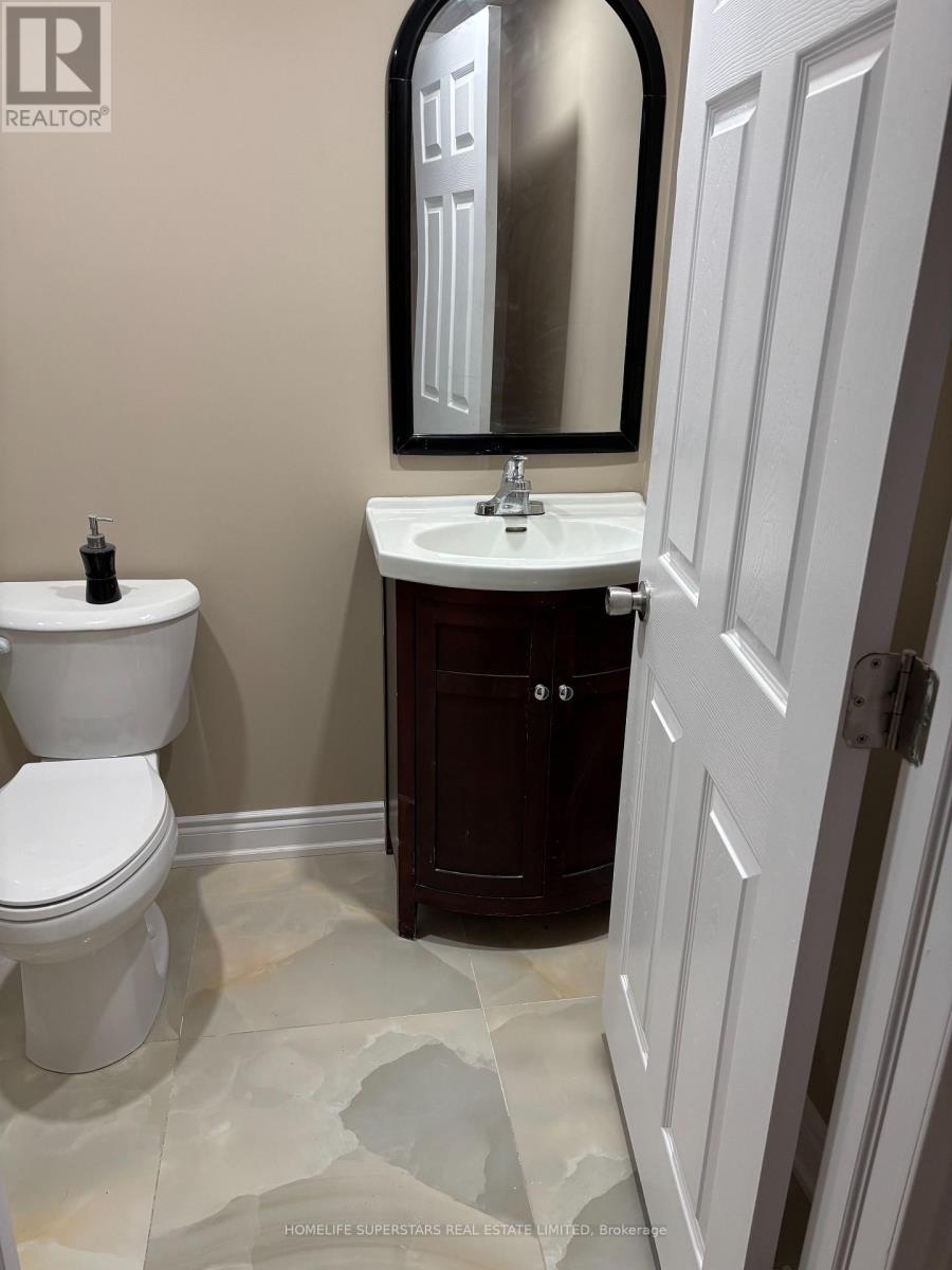 Photo 2 of 32 Willick Place E, Brampton ON