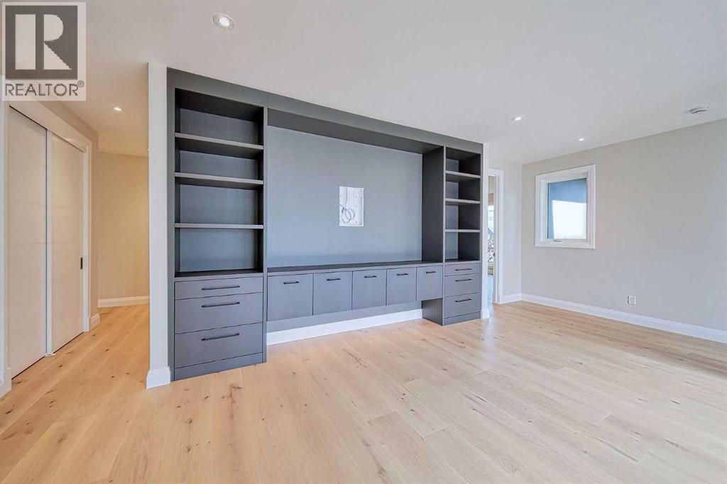 Single Family House for Sale in  Bow Crescent NW Bowness Calgary 