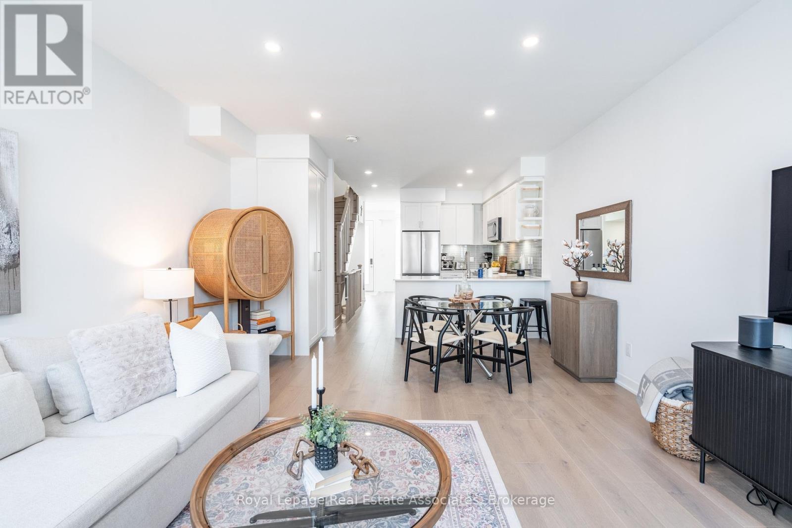 Photo 13 of 120 Green Gardens Boulevard, Toronto ON