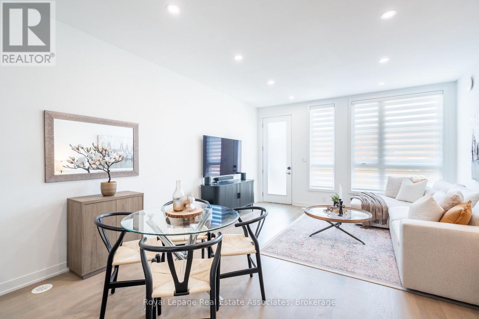 Photo 10 of 120 Green Gardens Boulevard, Toronto ON
