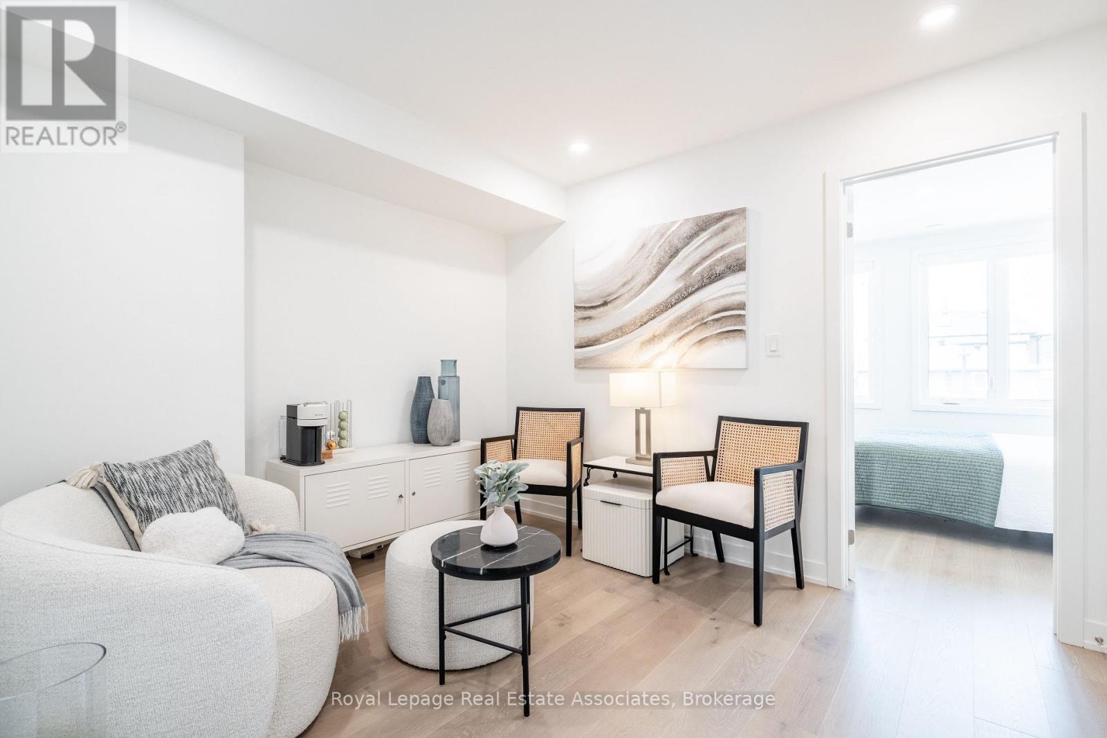 Photo 22 of 120 Green Gardens Boulevard, Toronto ON