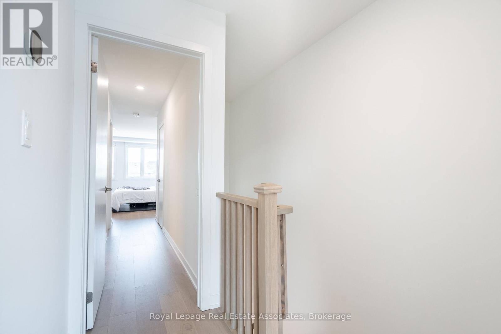 Photo 31 of 120 Green Gardens Boulevard, Toronto ON