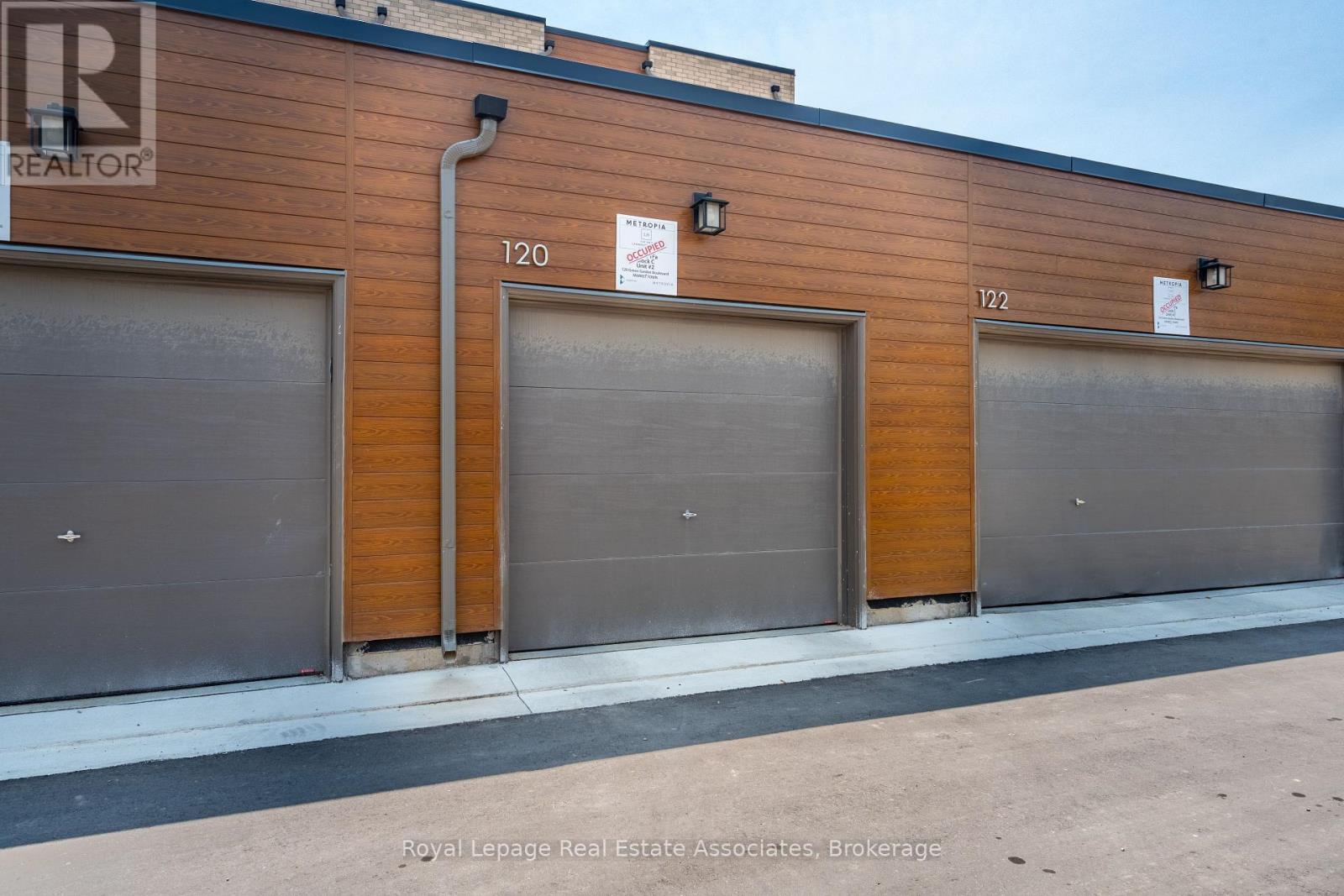 Photo 39 of 120 Green Gardens Boulevard, Toronto ON