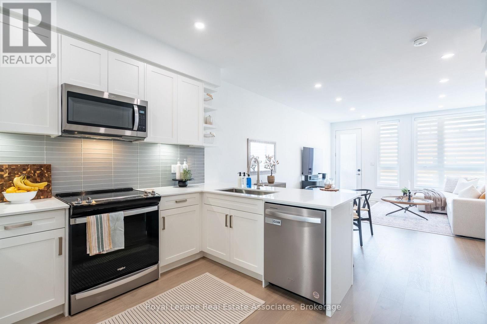 Photo 5 of 120 Green Gardens Boulevard, Toronto ON
