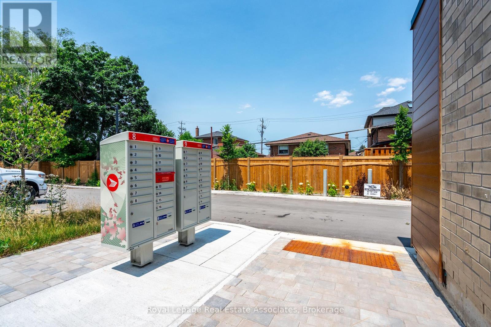 Photo 44 of 120 Green Gardens Boulevard, Toronto ON