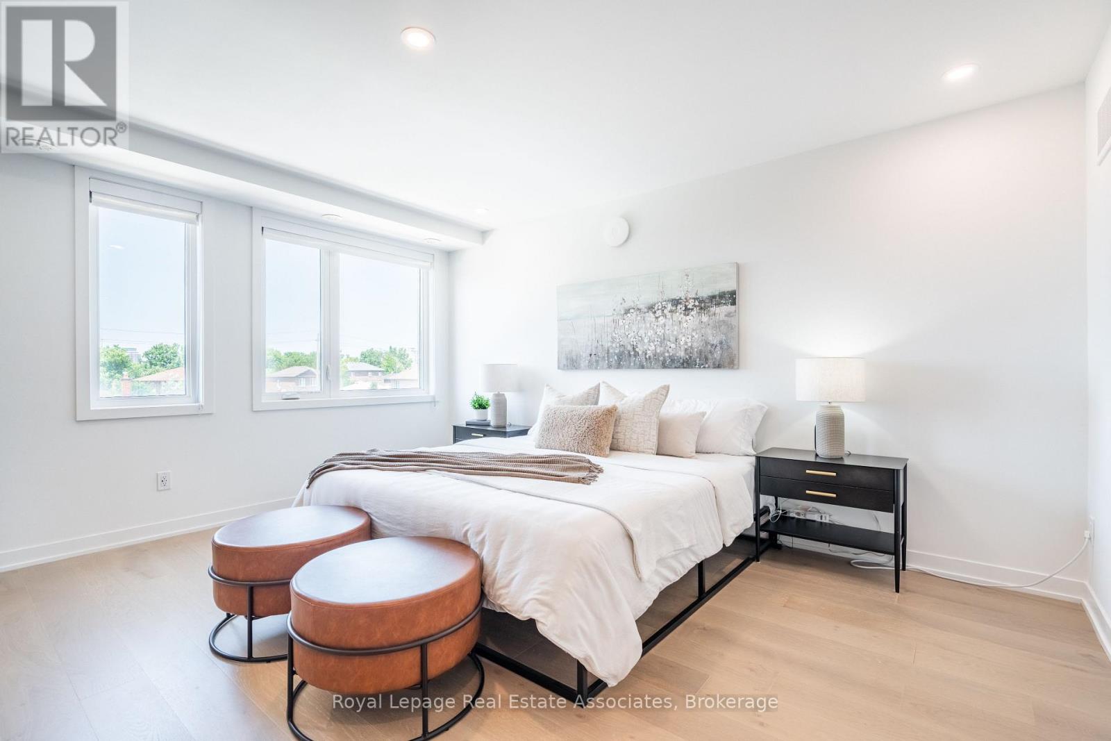 Photo 32 of 120 Green Gardens Boulevard, Toronto ON