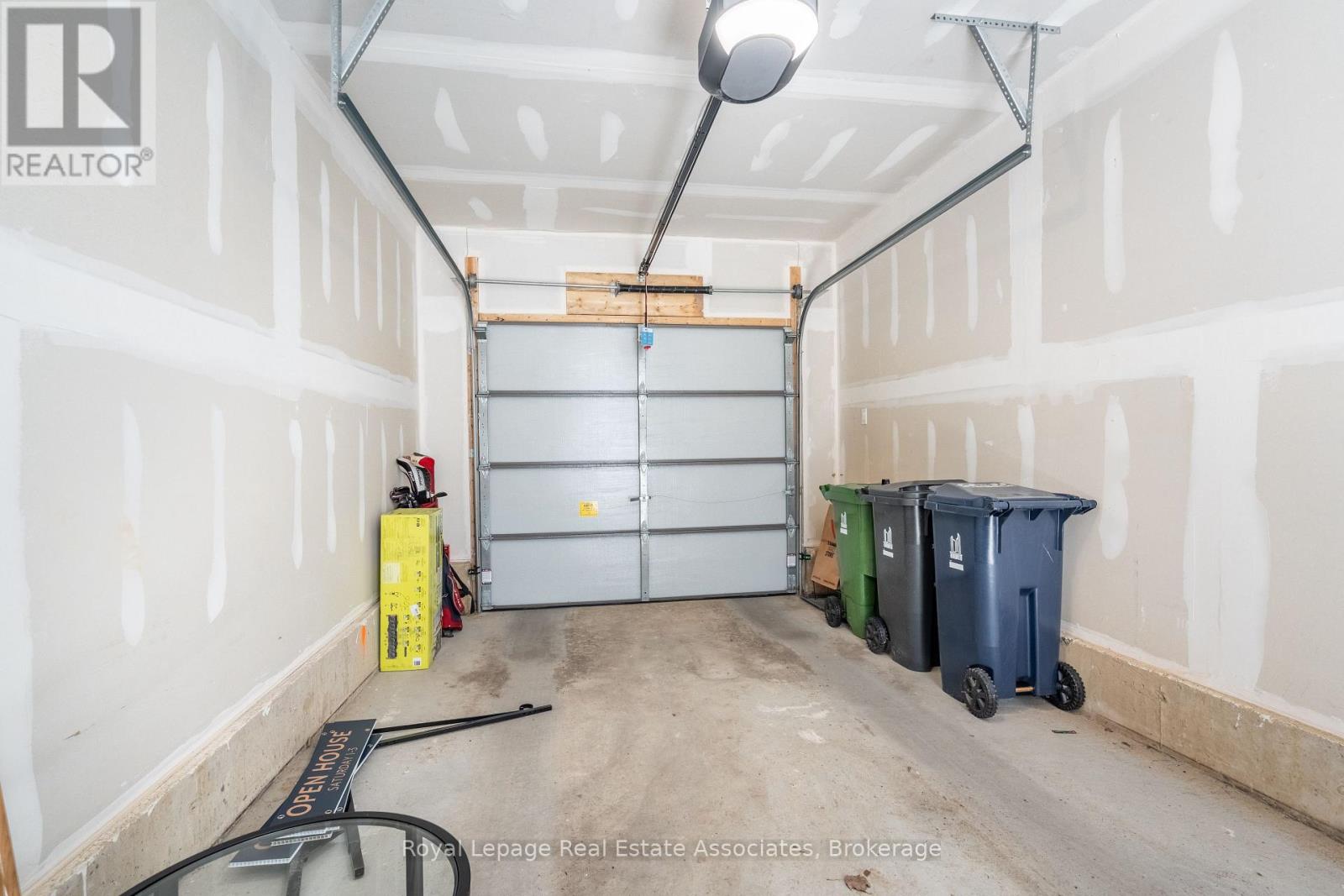 Photo 41 of 120 Green Gardens Boulevard, Toronto ON