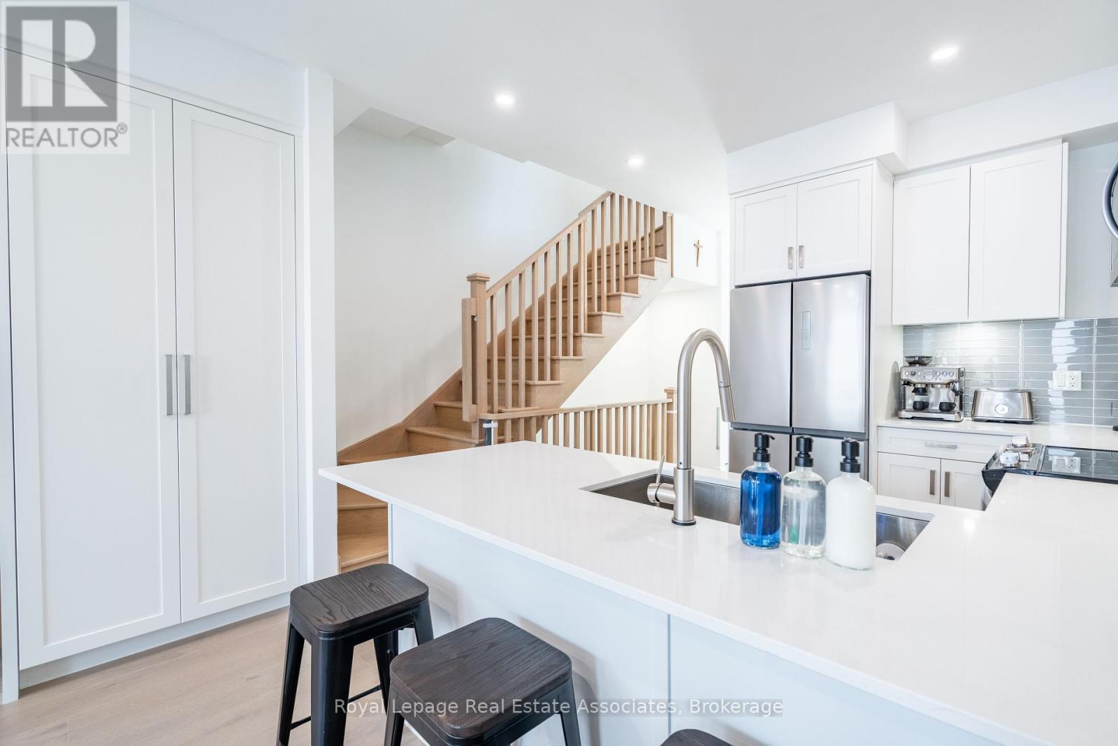 Photo 9 of 120 Green Gardens Boulevard, Toronto ON