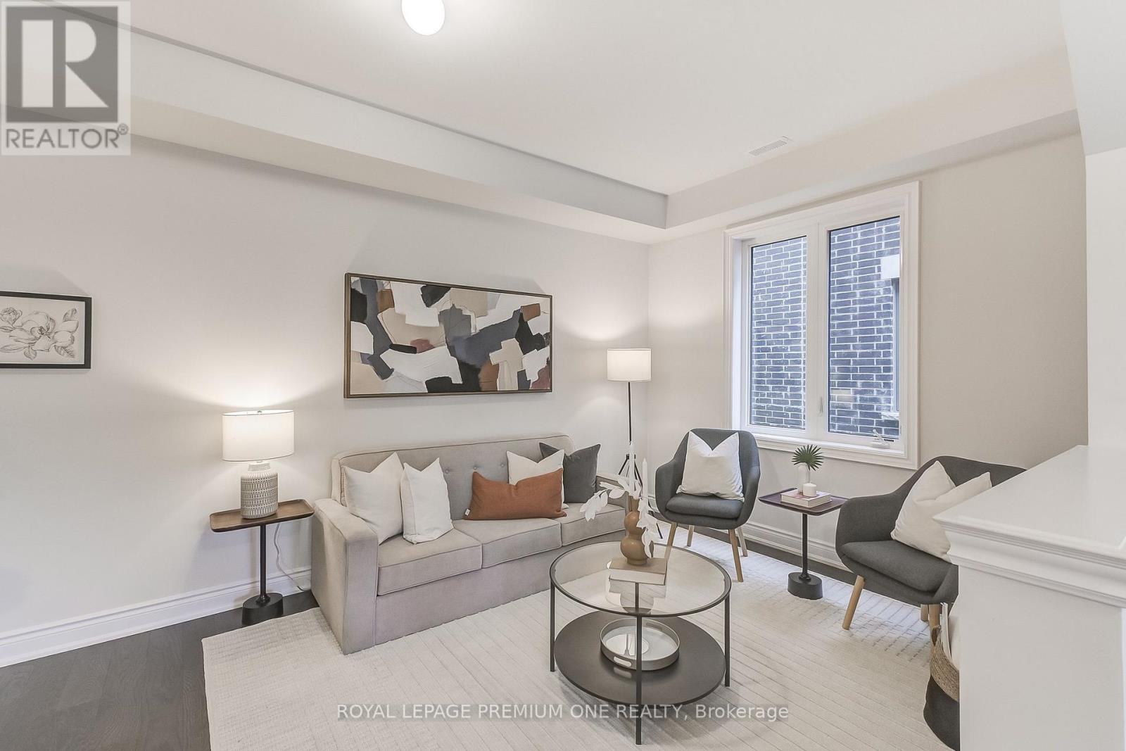 Photo 11 of 114 Thule Street N, Vaughan ON