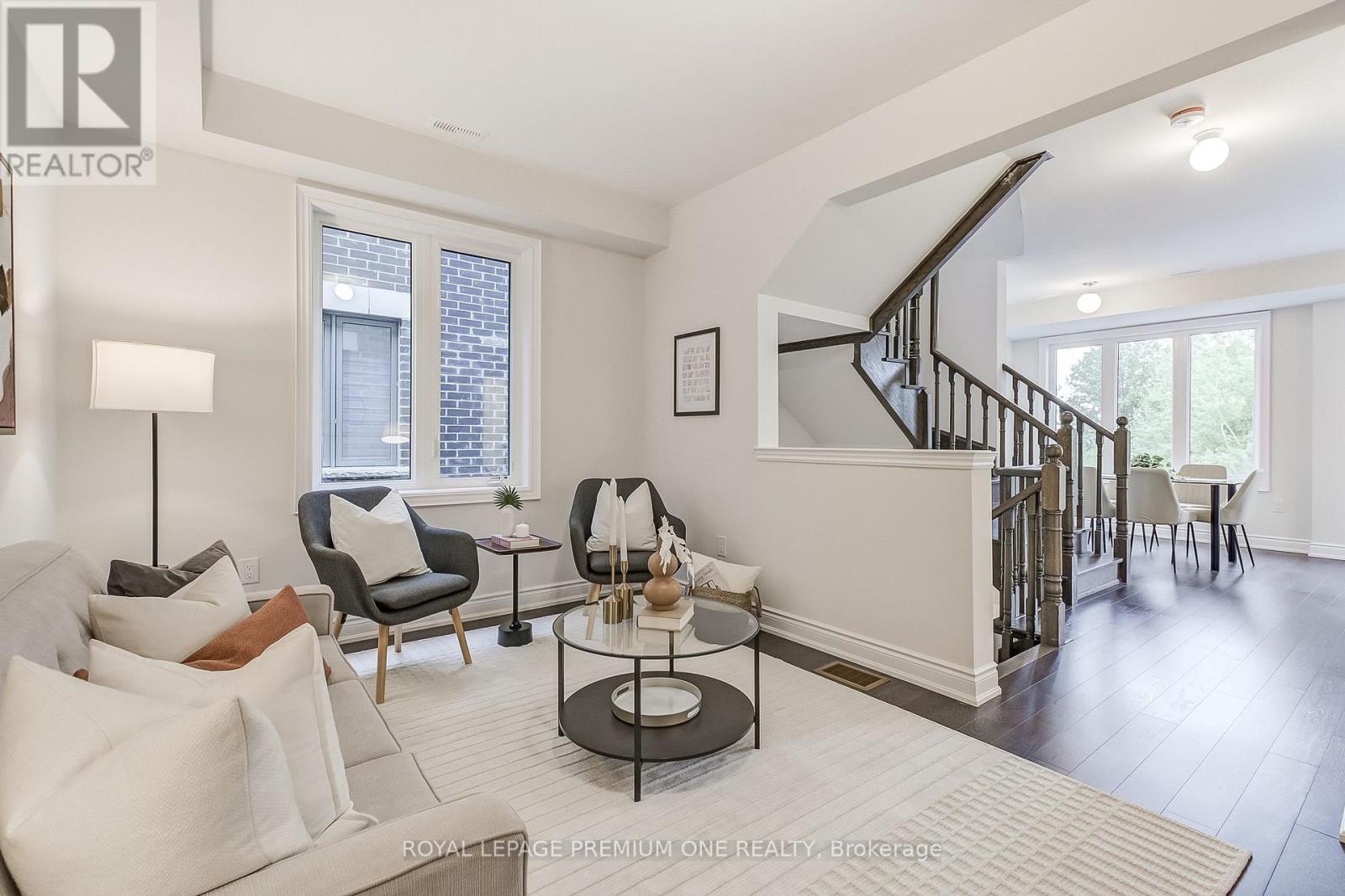 Photo 13 of 114 Thule Street N, Vaughan ON
