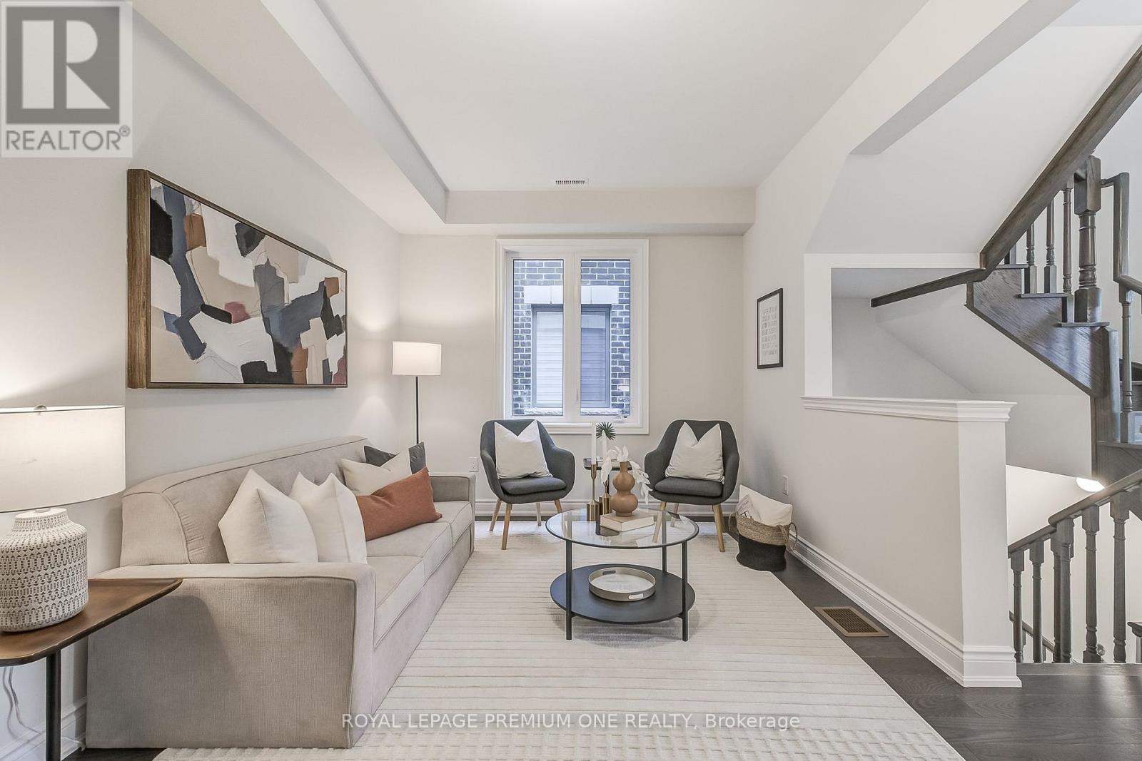 Photo 12 of 114 Thule Street N, Vaughan ON