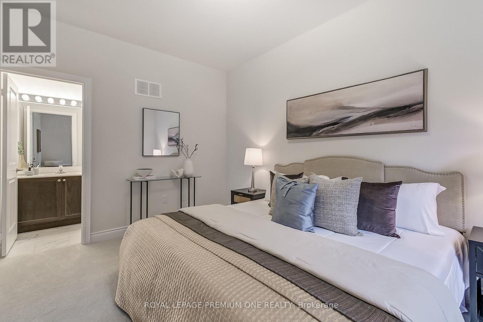 Photo 34 of 114 Thule Street N, Vaughan ON