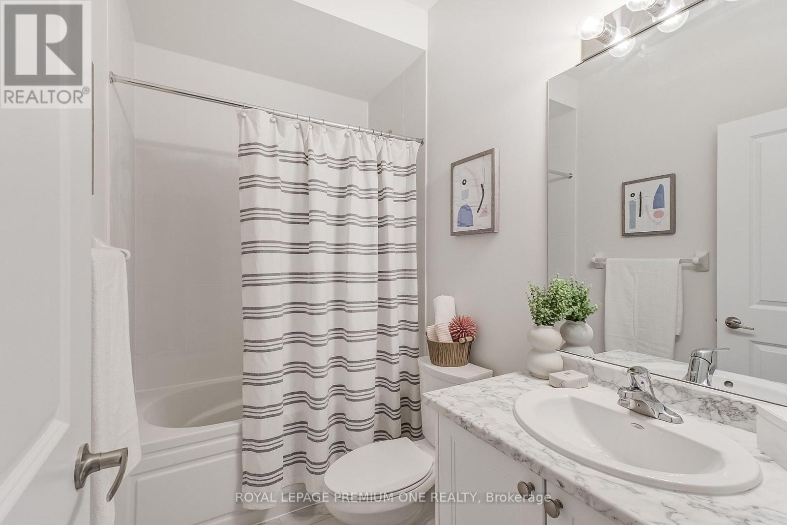 Photo 38 of 114 Thule Street N, Vaughan ON