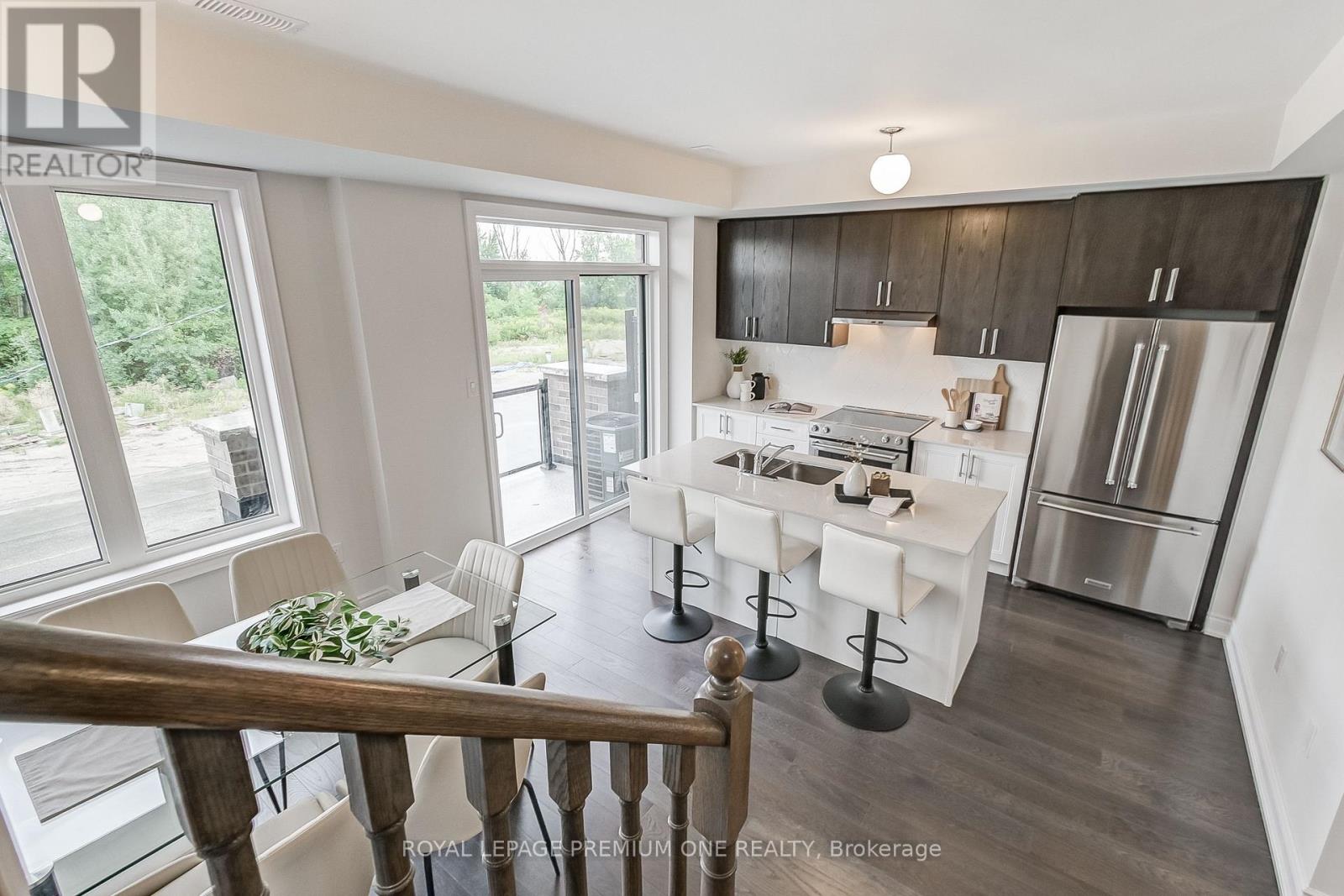 Photo 31 of 114 Thule Street N, Vaughan ON