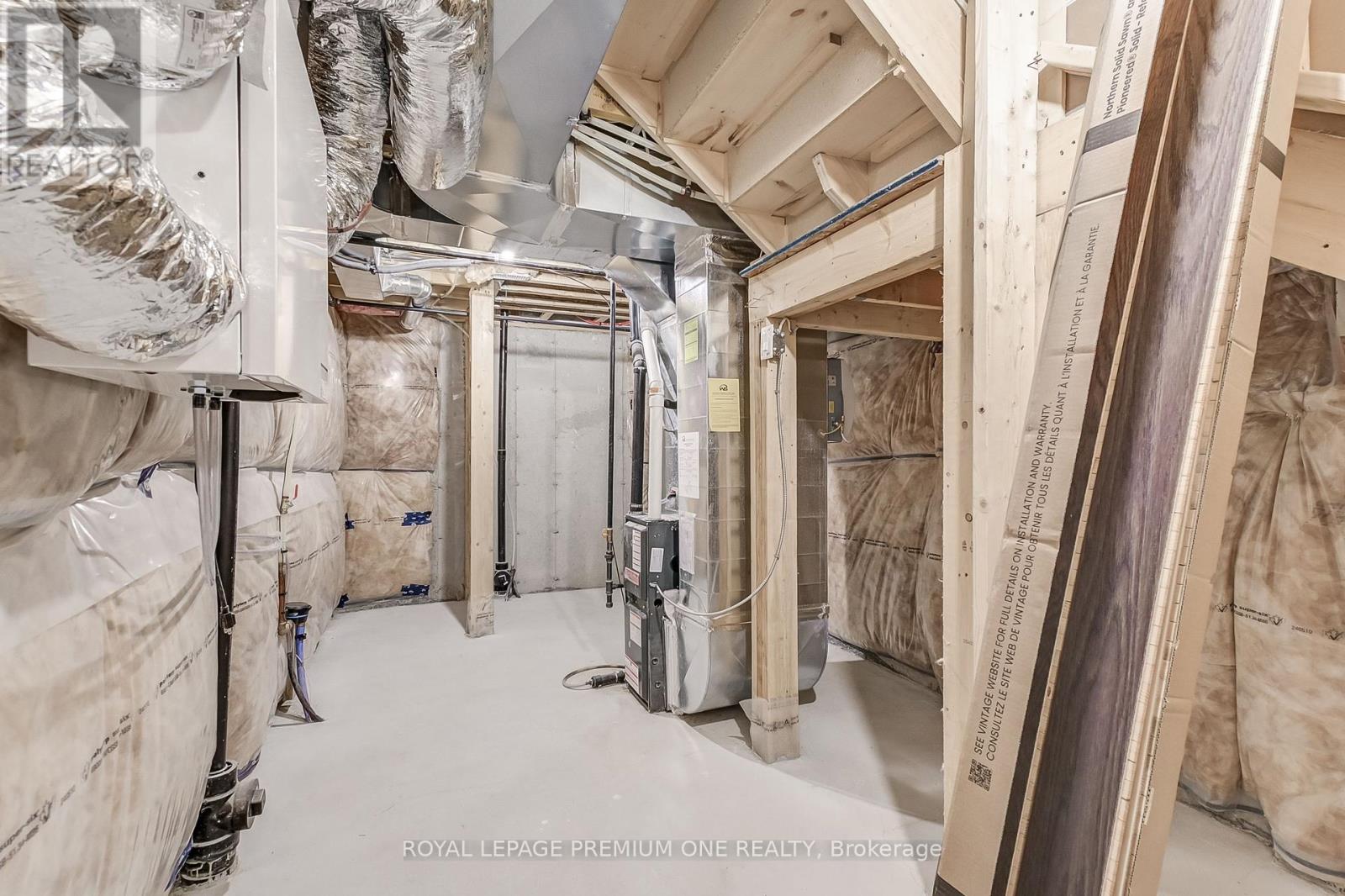 Photo 42 of 114 Thule Street N, Vaughan ON