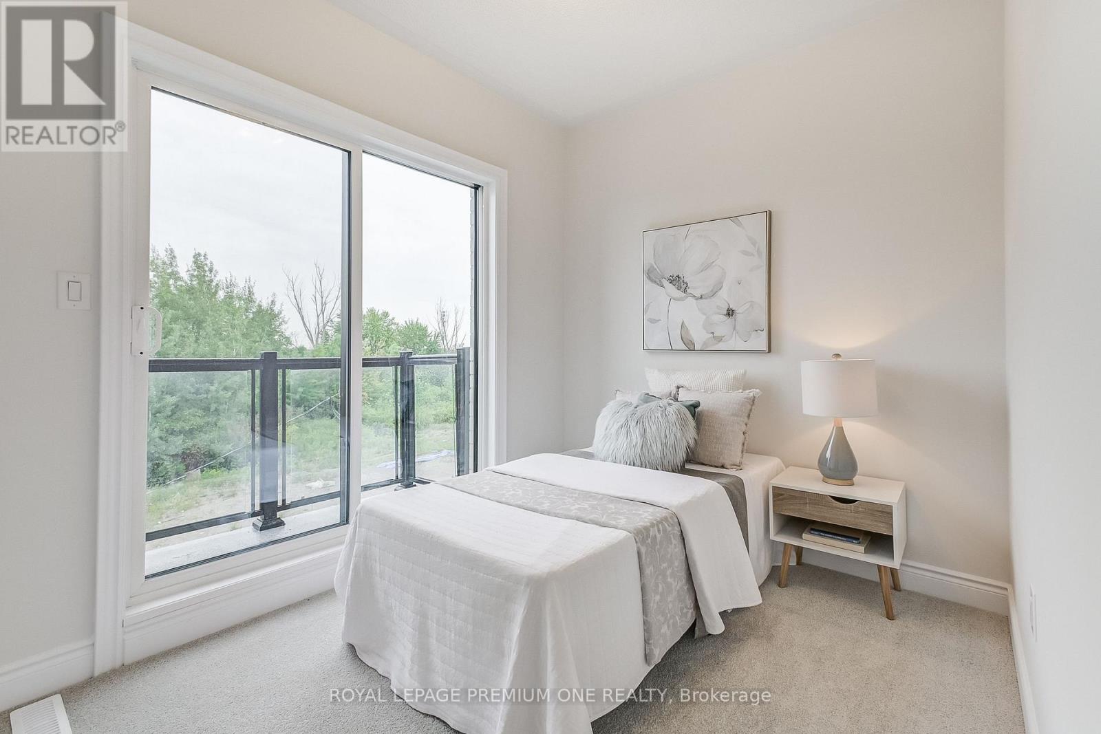 Photo 39 of 114 Thule Street N, Vaughan ON