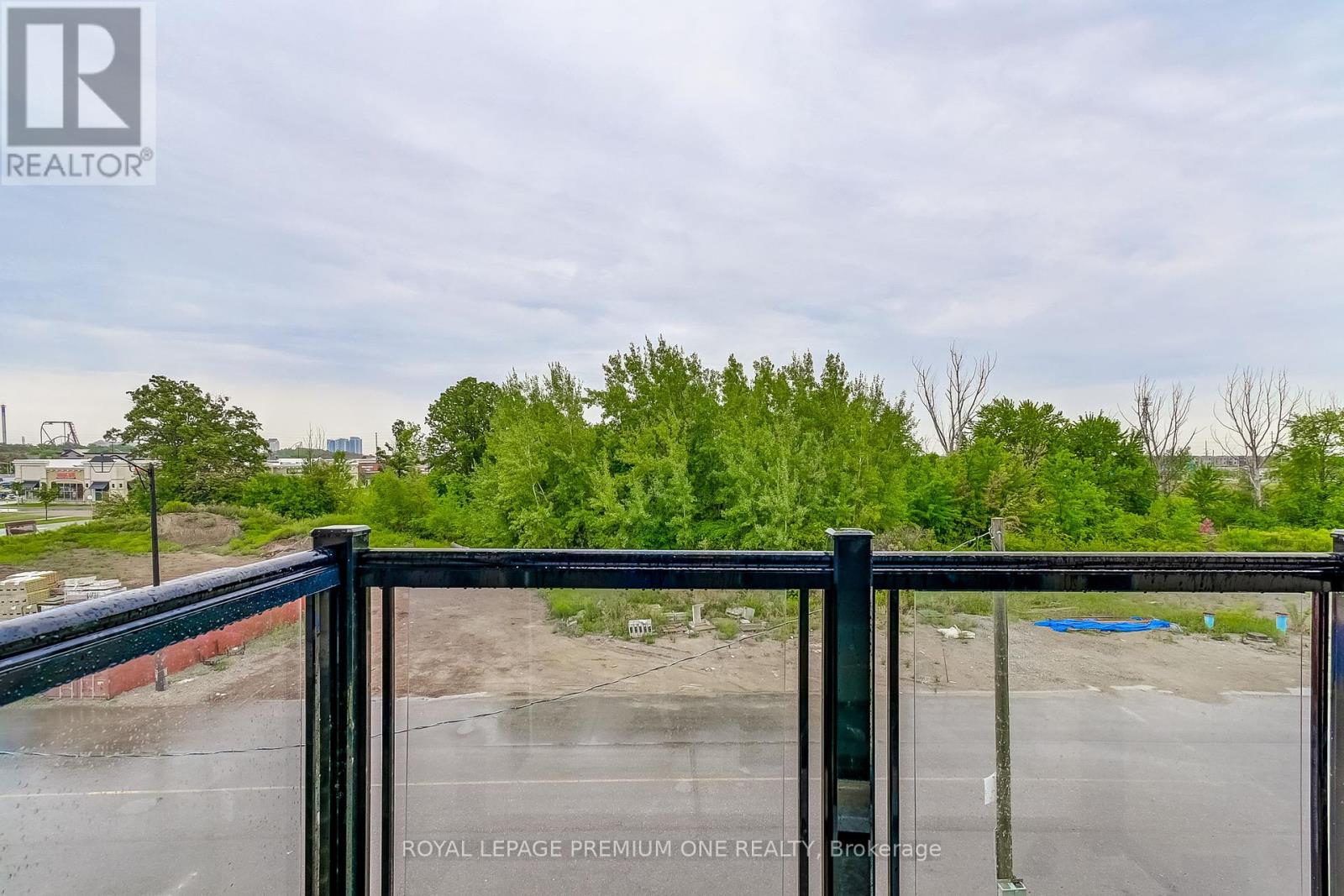 Photo 40 of 114 Thule Street N, Vaughan ON