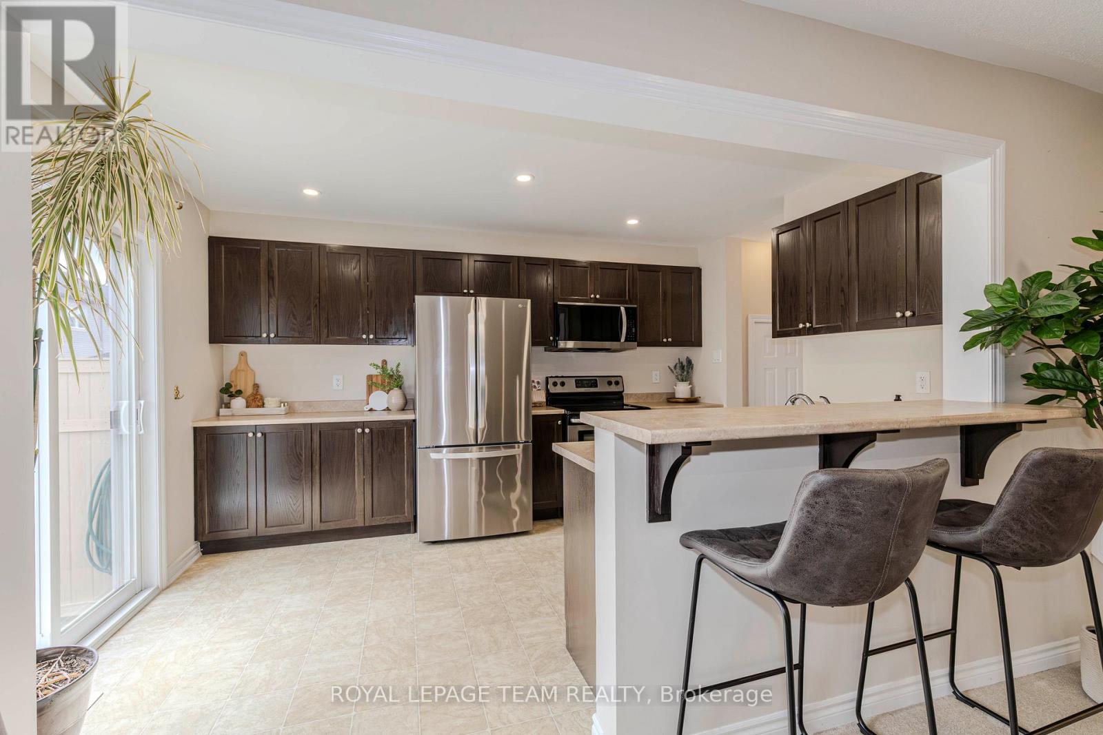 Photo 11 of 466 Meadowhawk Crescent, Ottawa ON