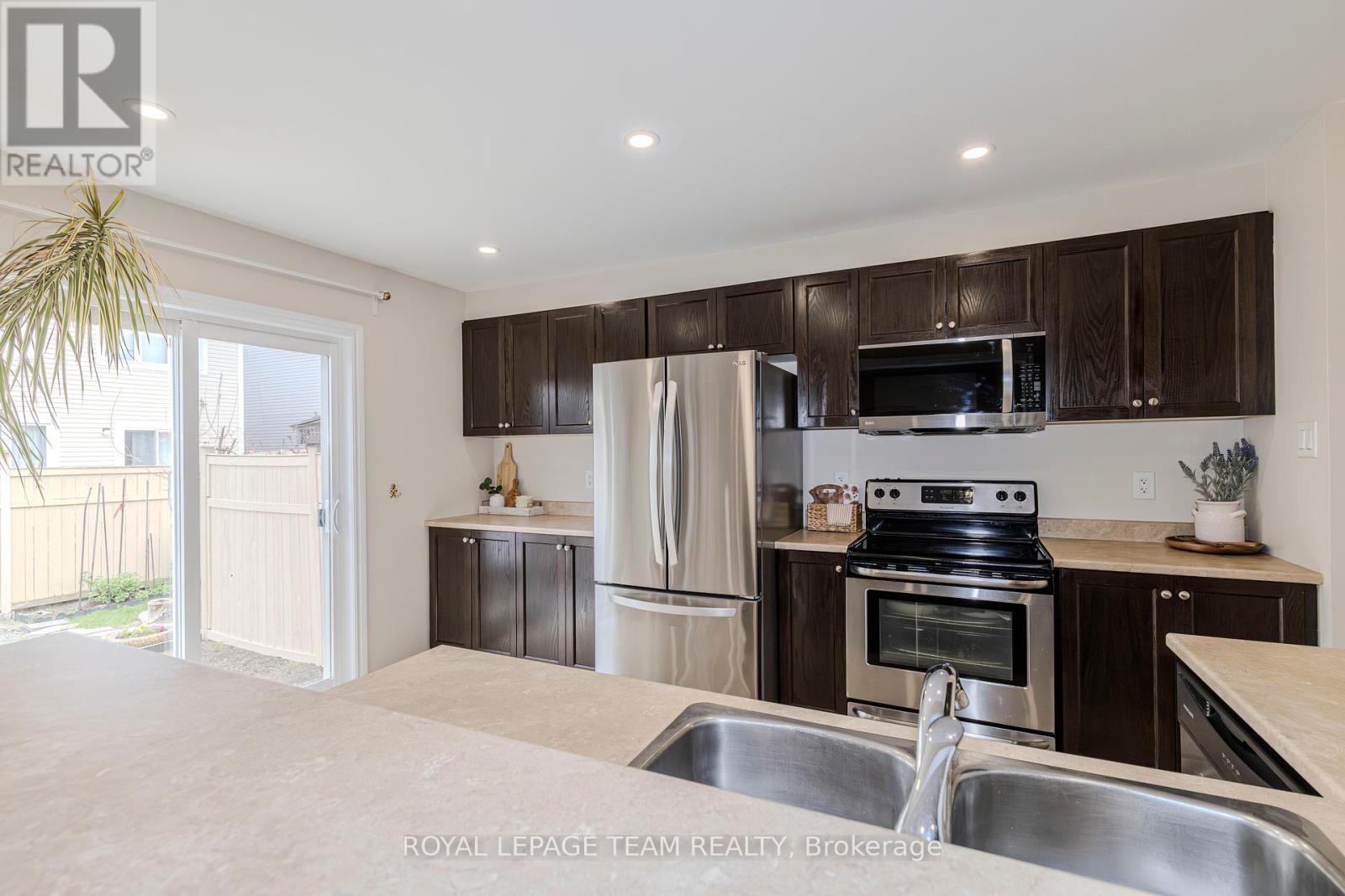 Photo 12 of 466 Meadowhawk Crescent, Ottawa ON