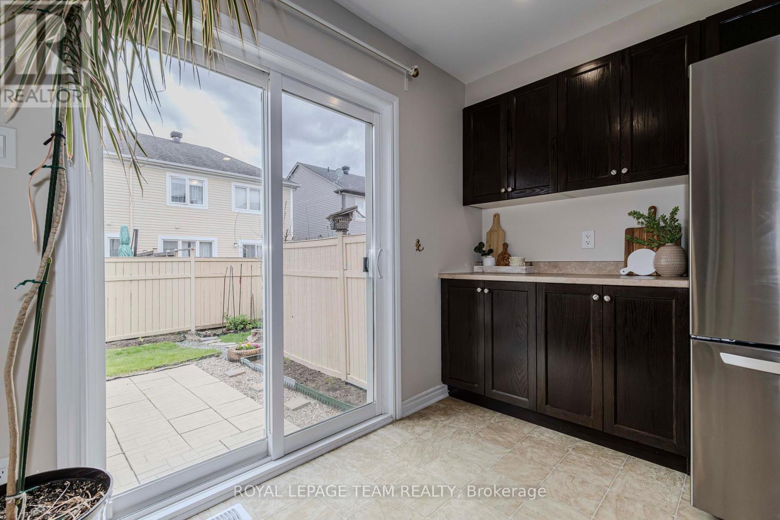 Photo 18 of 466 Meadowhawk Crescent, Ottawa ON