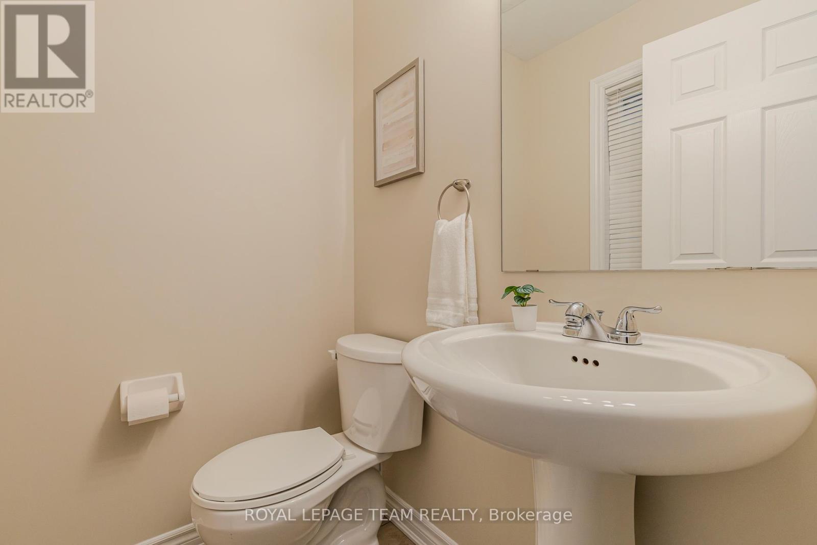 Photo 23 of 466 Meadowhawk Crescent, Ottawa ON